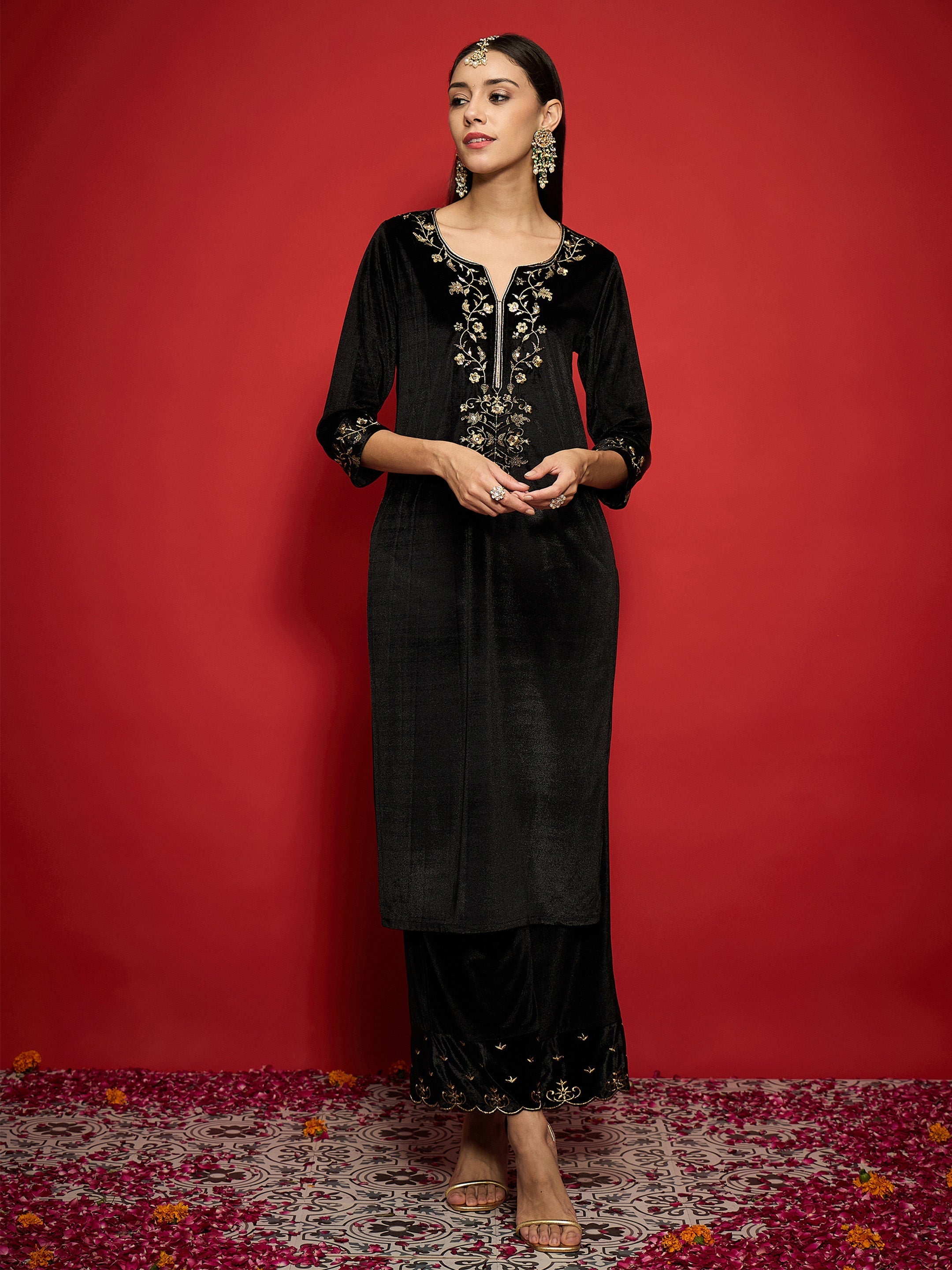 Women Black Velvet Zari Embroidered Round Neck Straight Kurta