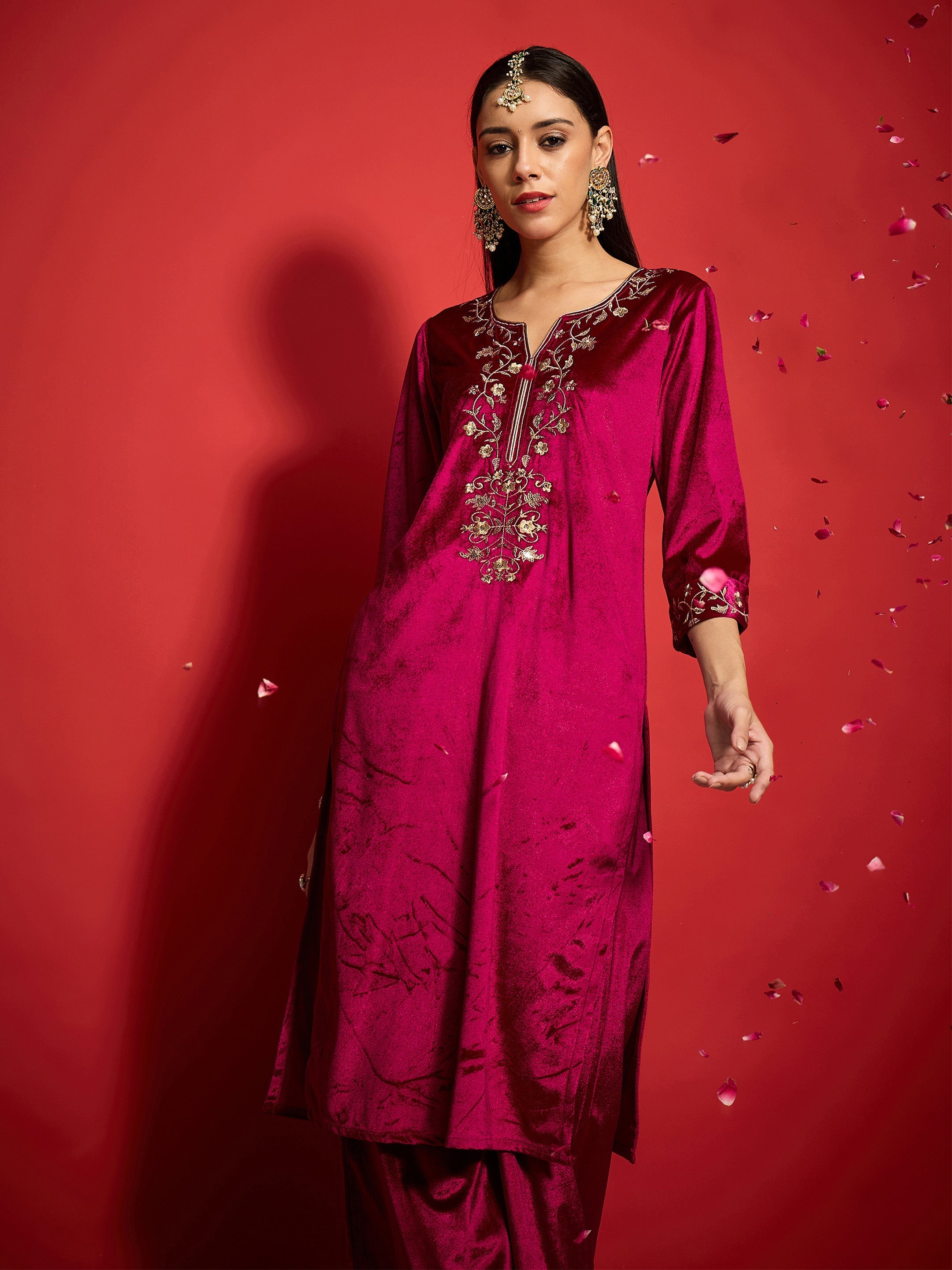 Women Fuchsia Velvet Zari Embroidered Round Neck Straight Kurta