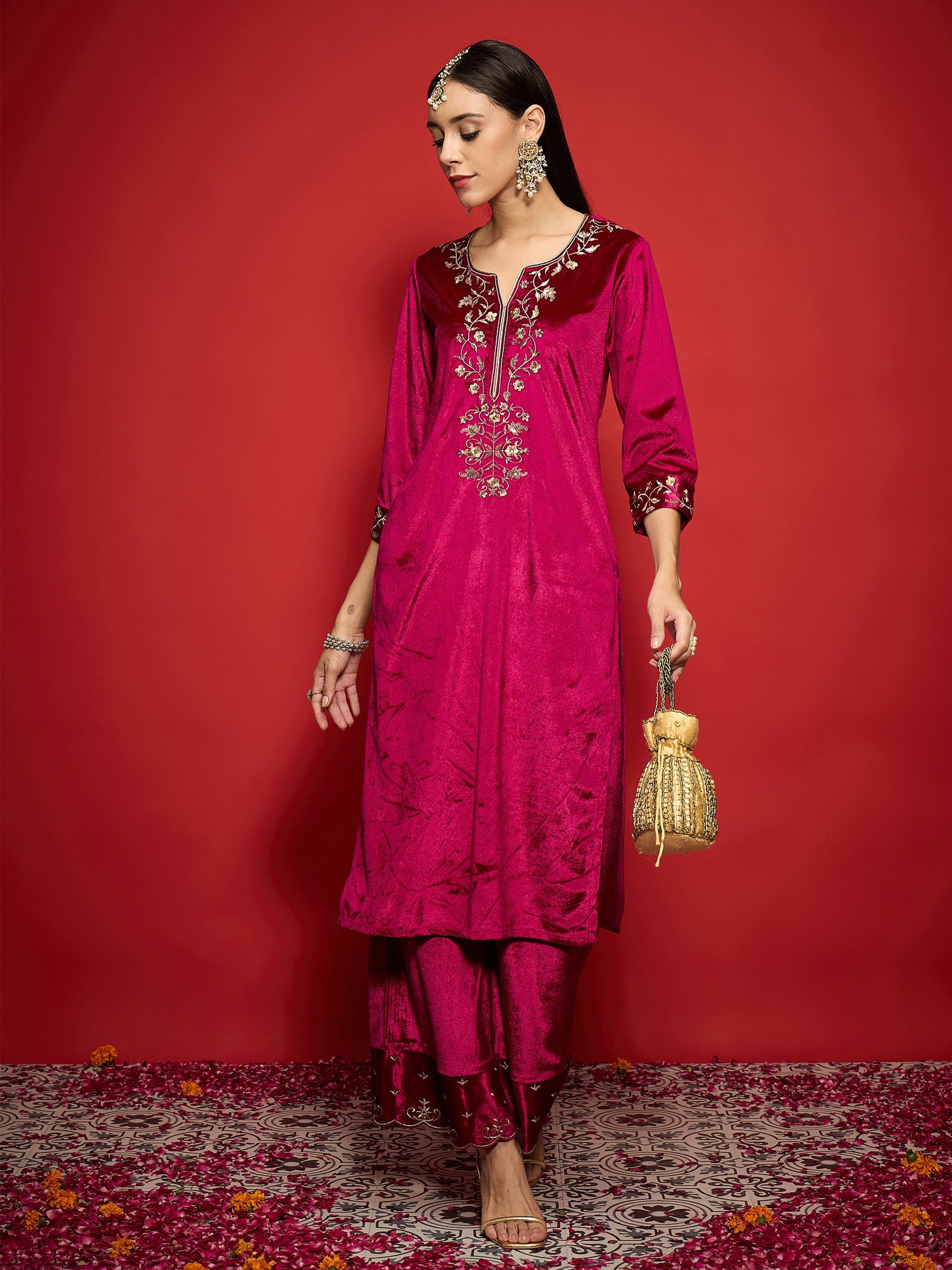 Women Fuchsia Velvet Zari Embroidered Round Neck Straight Kurta