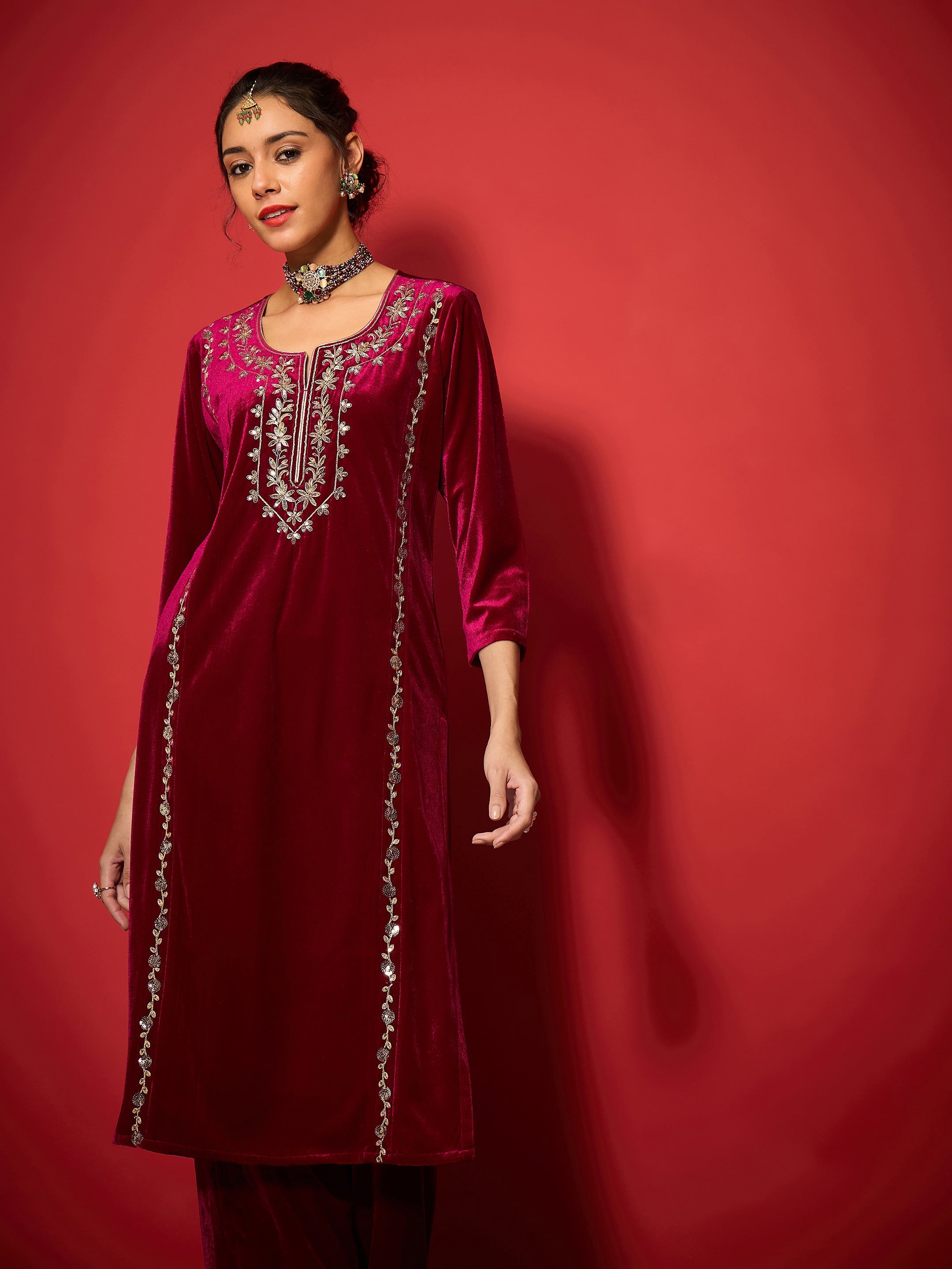 Women Fuchsia Velvet Embroidered Round Neck Kurta