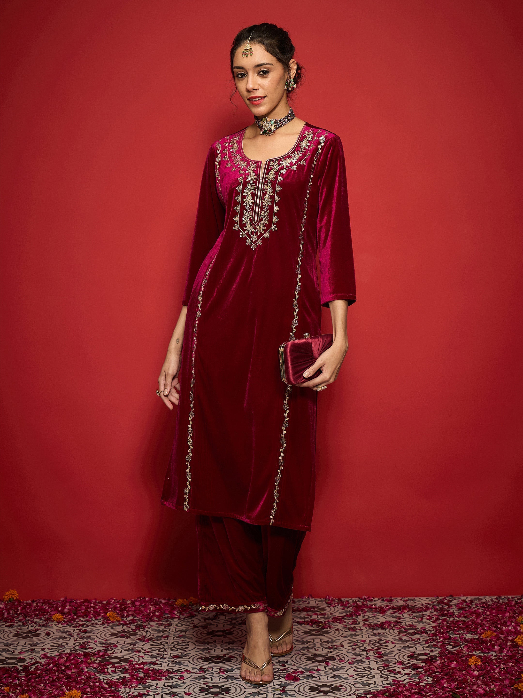 Women Fuchsia Velvet Embroidered Round Neck Kurta