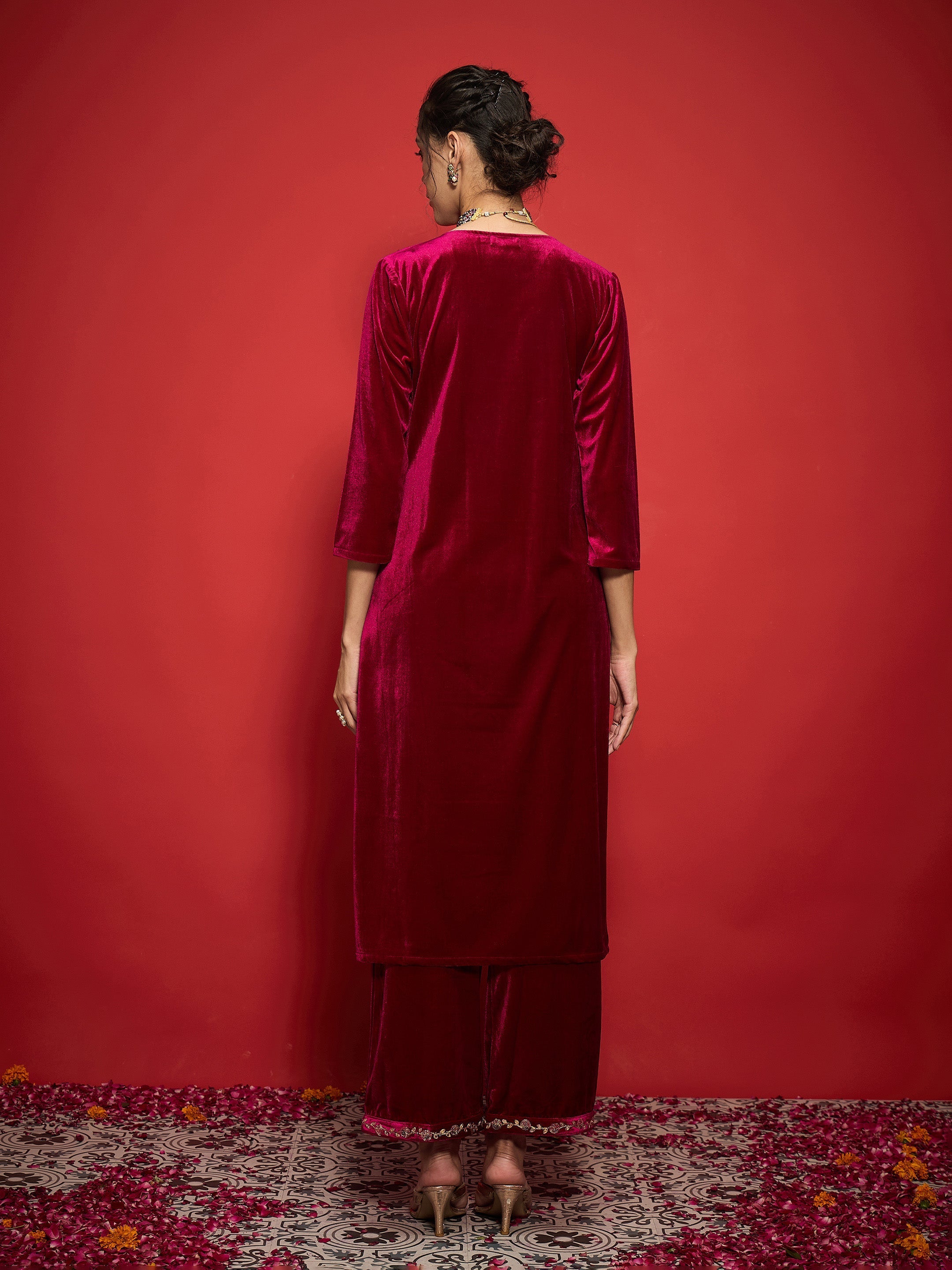 Women Fuchsia Velvet Embroidered Round Neck Kurta