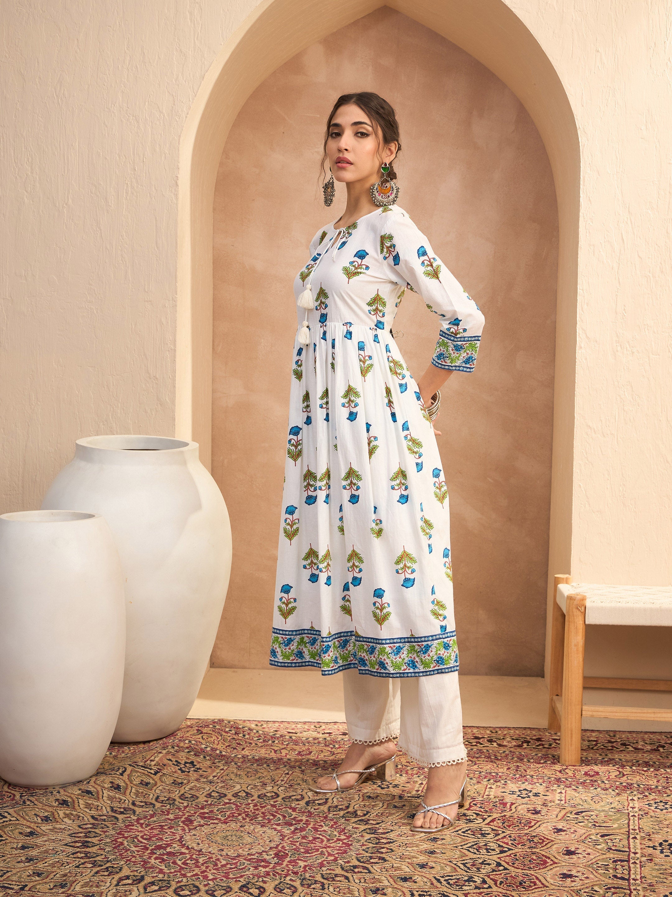 Women White Floral Front Dori Gathered Kurta