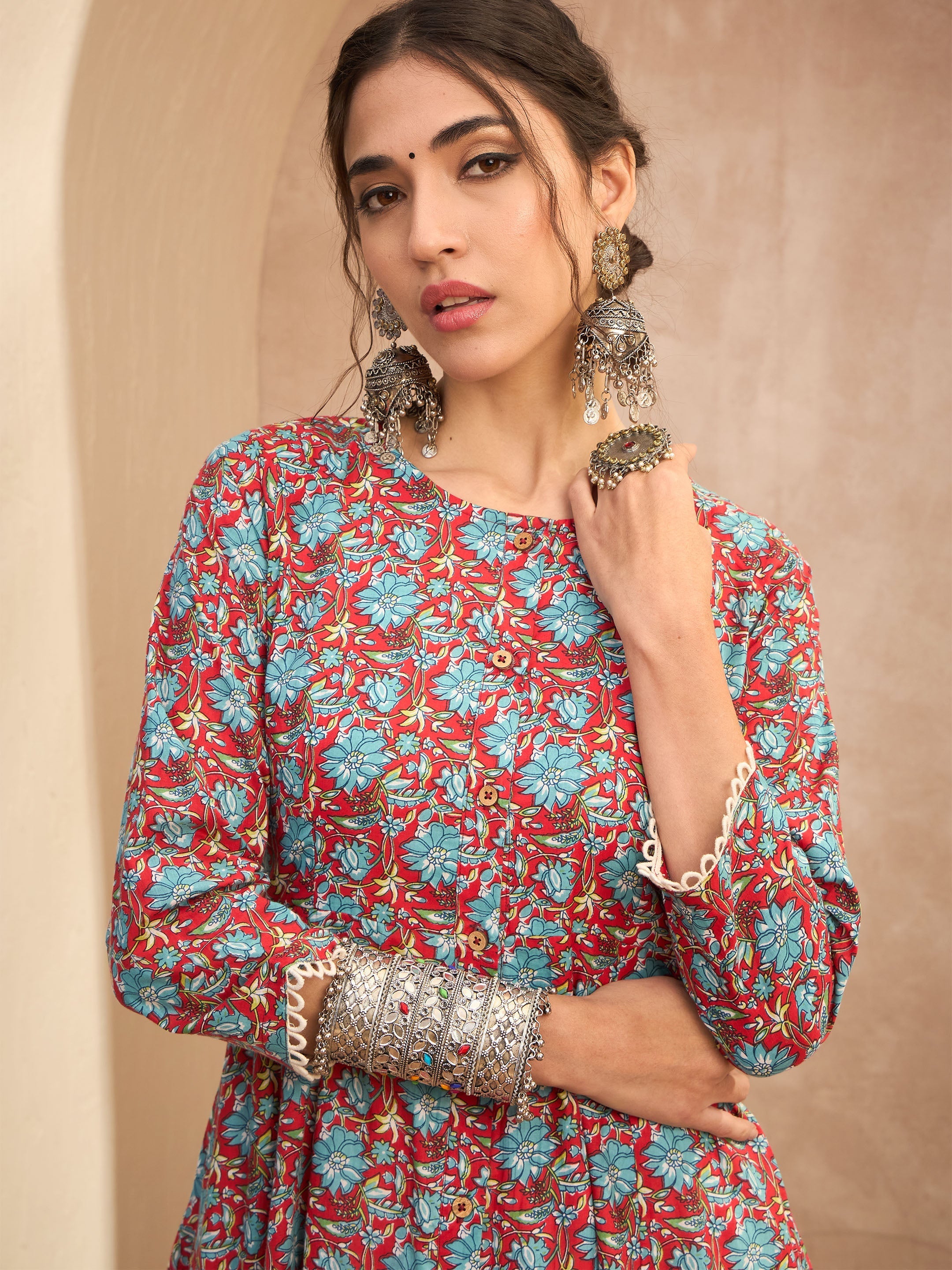 Women Red Floral Buttonned Pocket Kurta