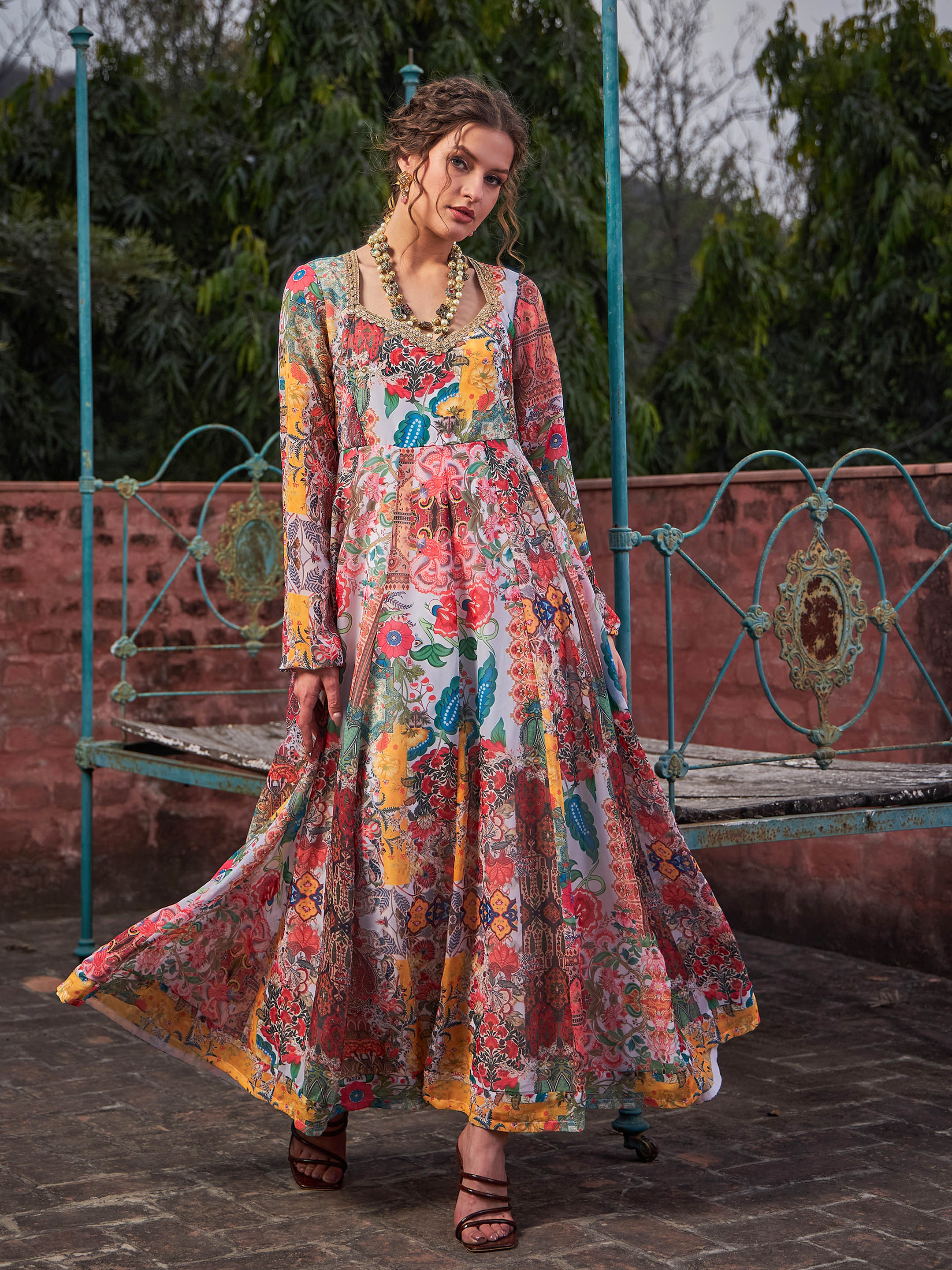 Women White Multi Floral Sweetheart Neck Anarkali Kurta