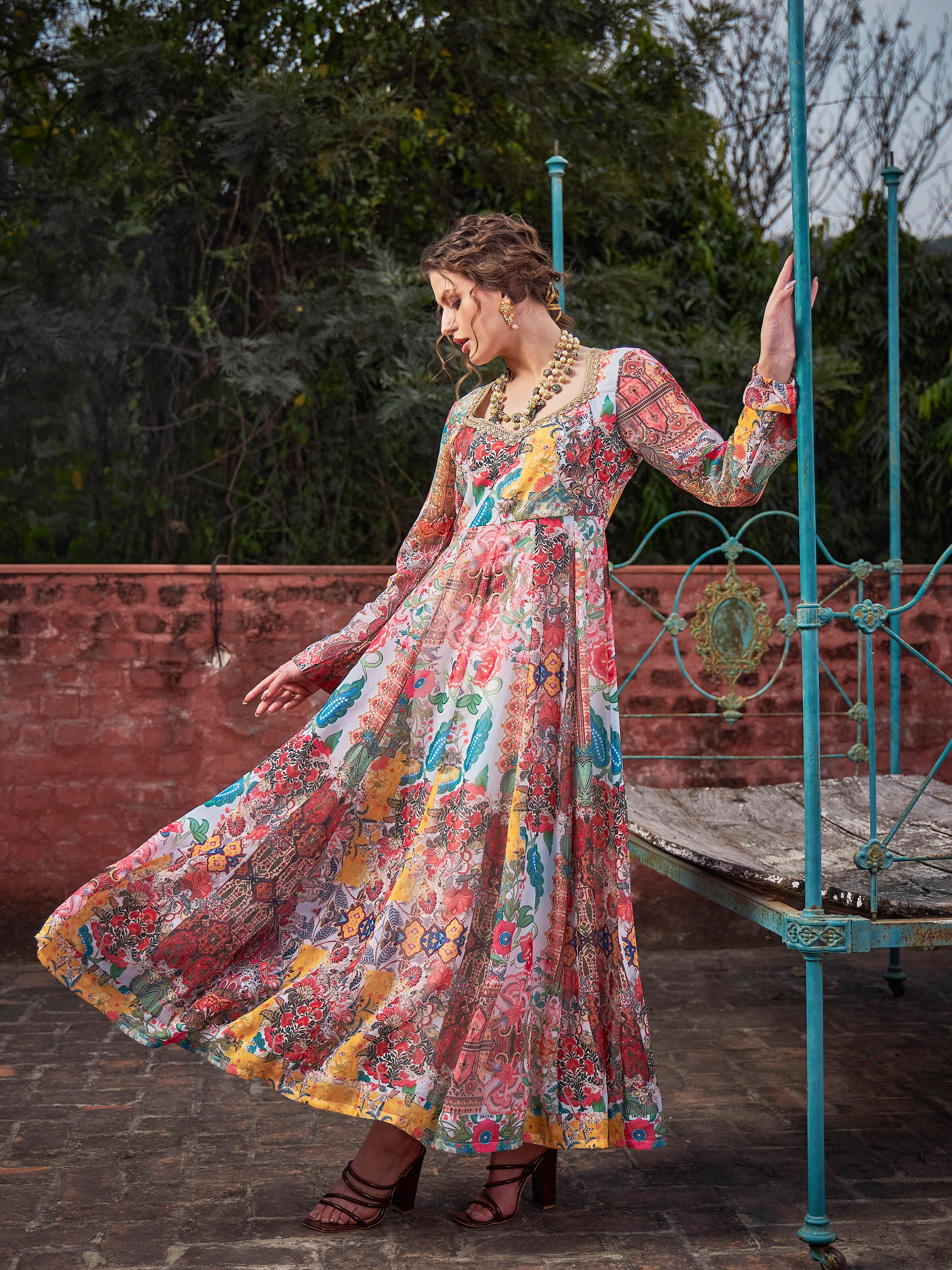 Women White Multi Floral Sweetheart Neck Anarkali Kurta