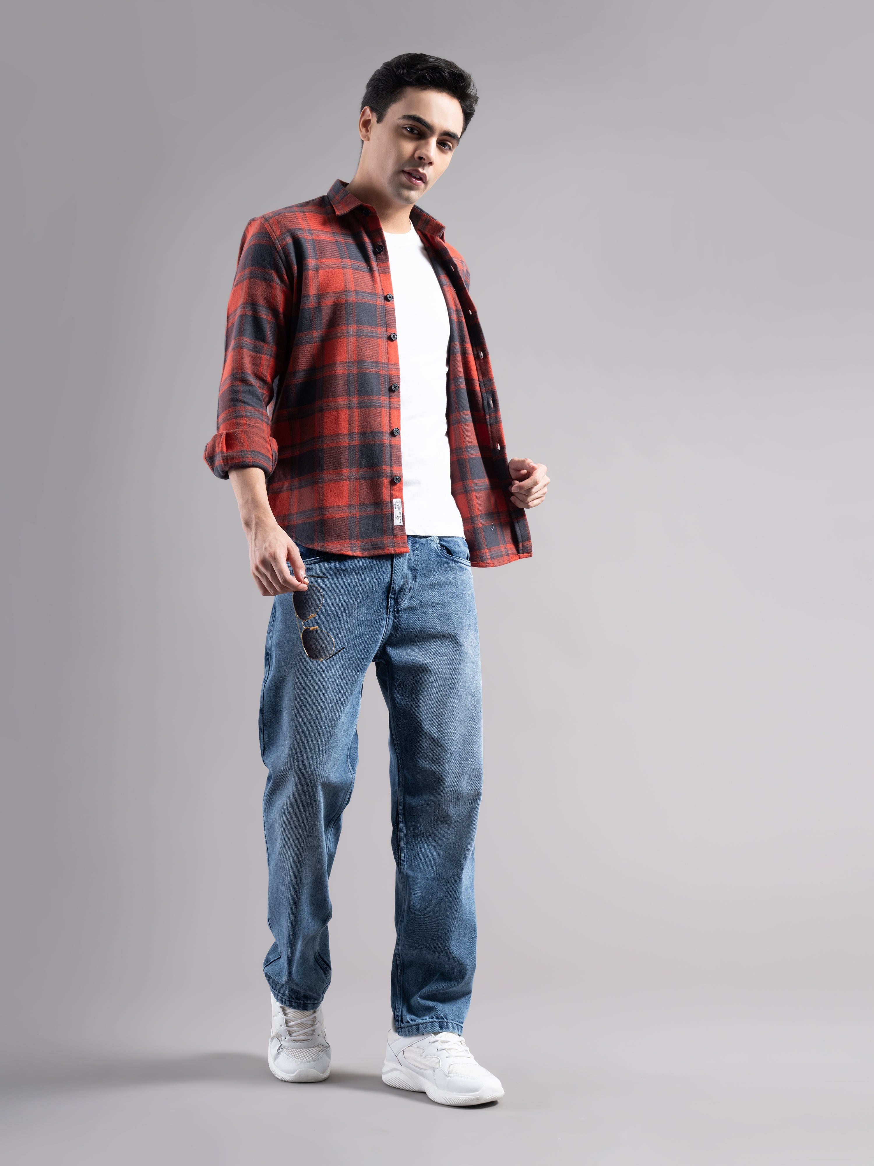 Men Avrik Checks Shirt