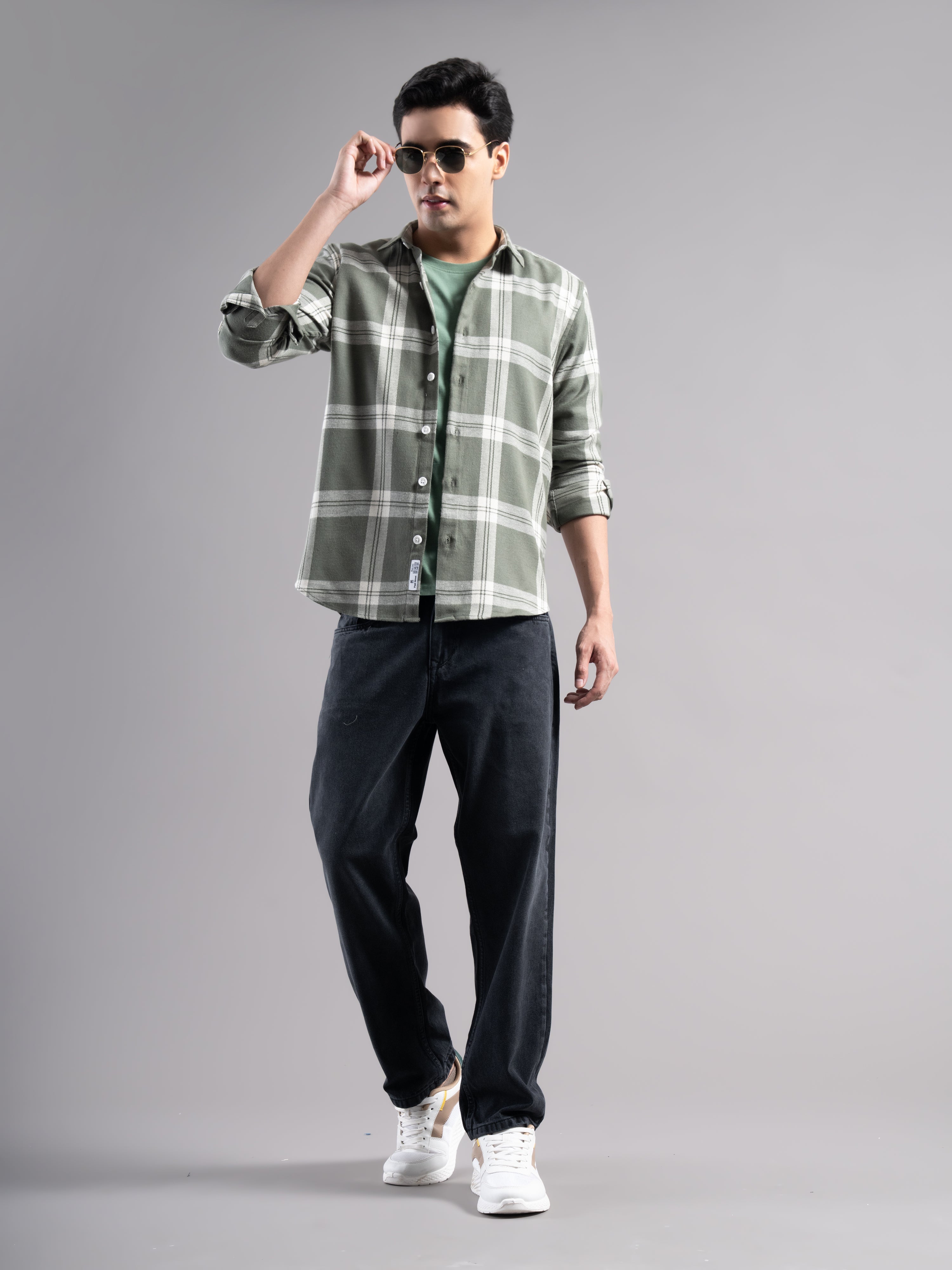 Men Avrik Checks Shirt