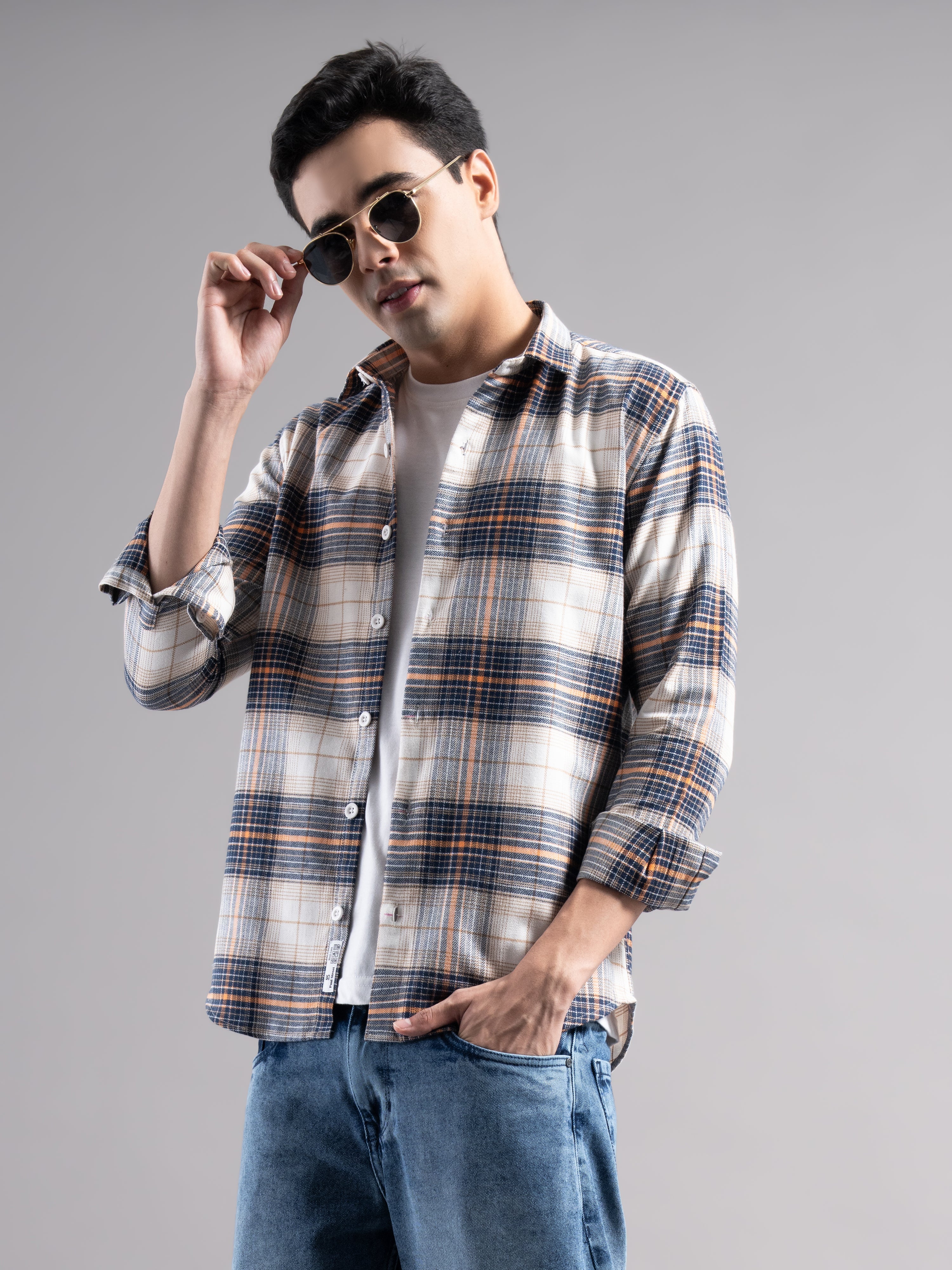 Men Avrik Checks Shirt