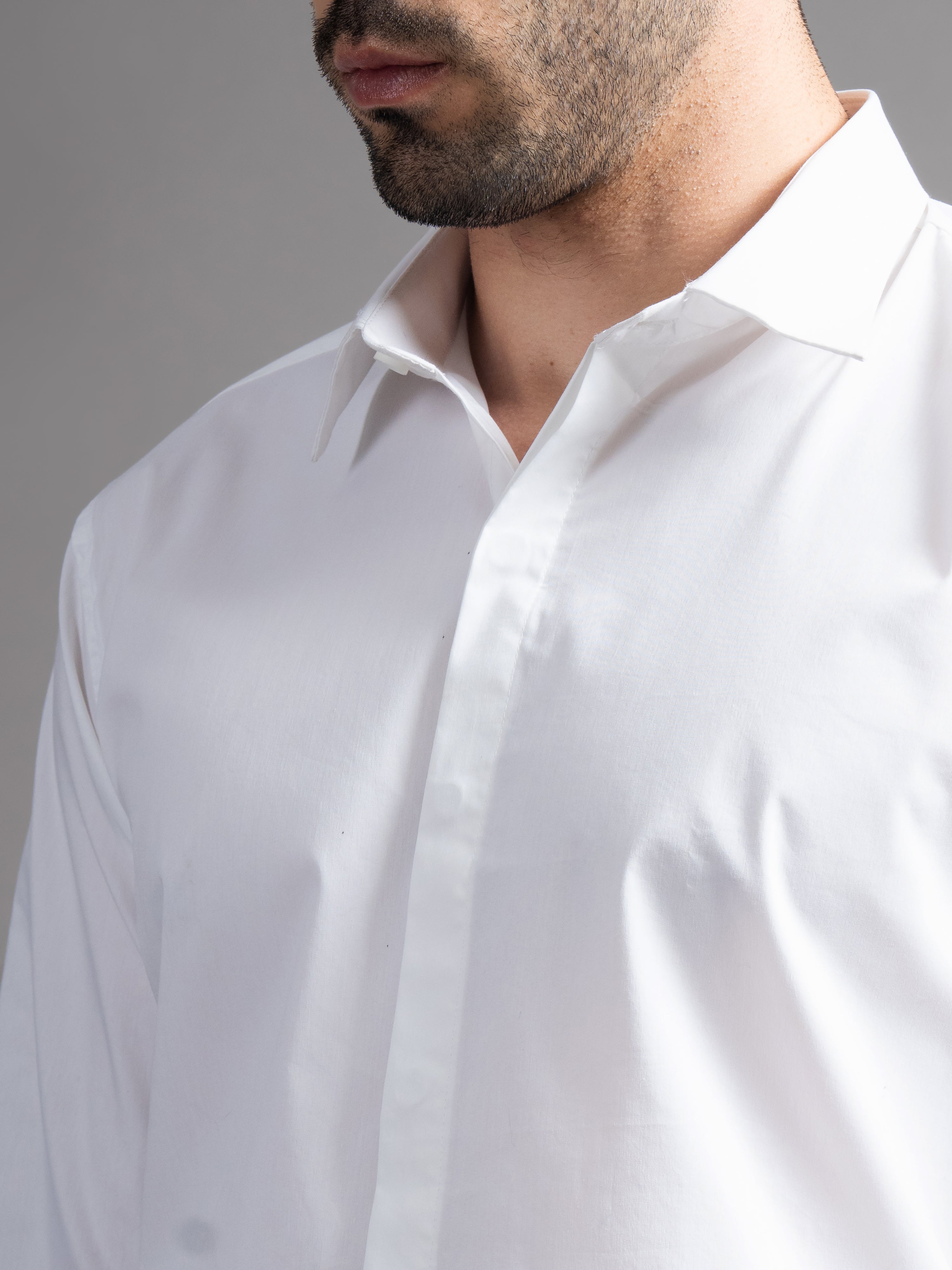Men Evin White Solid Shirt