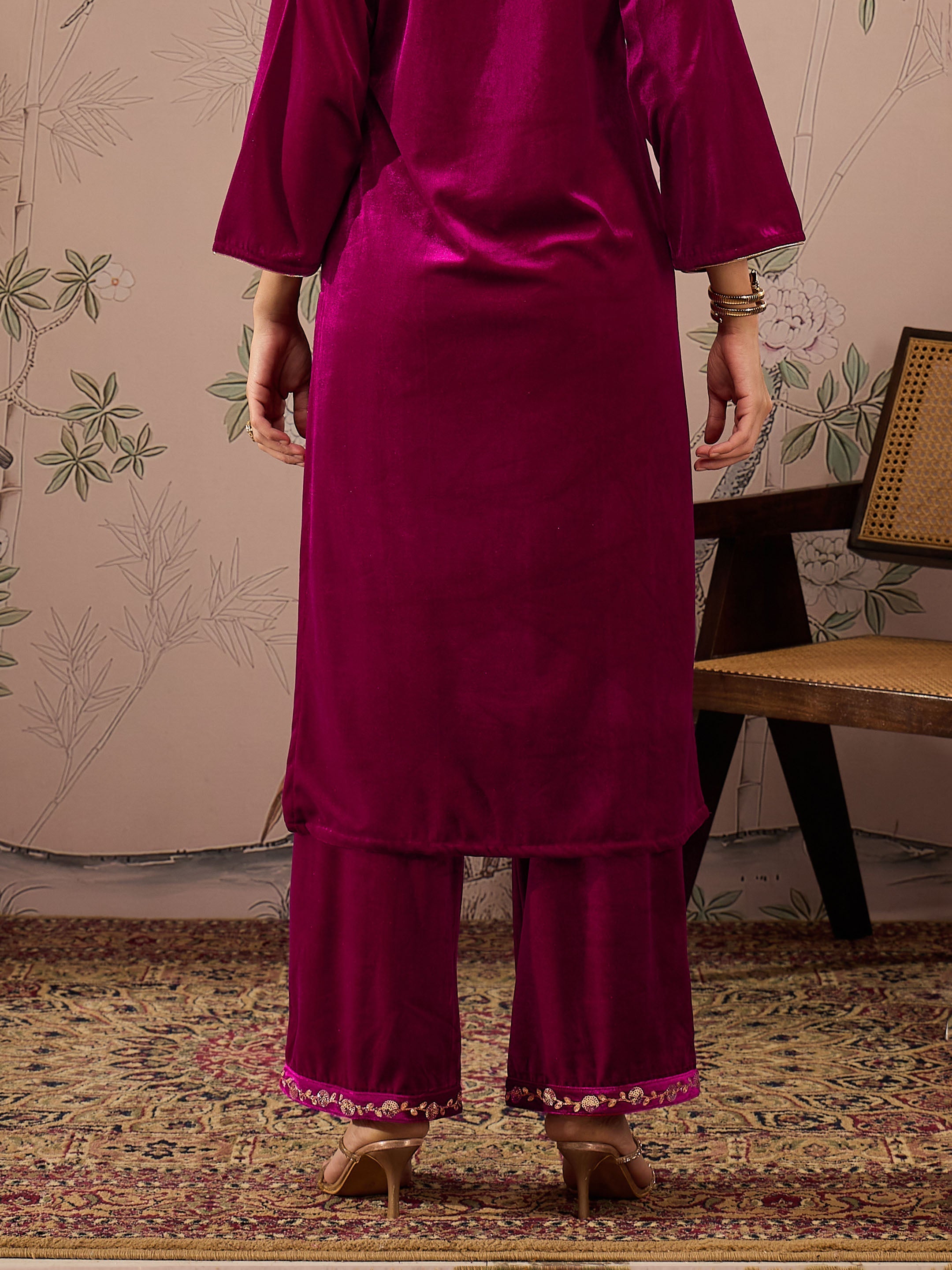 Women Fuchsia Velvet Hem Embroidered Straight Pants