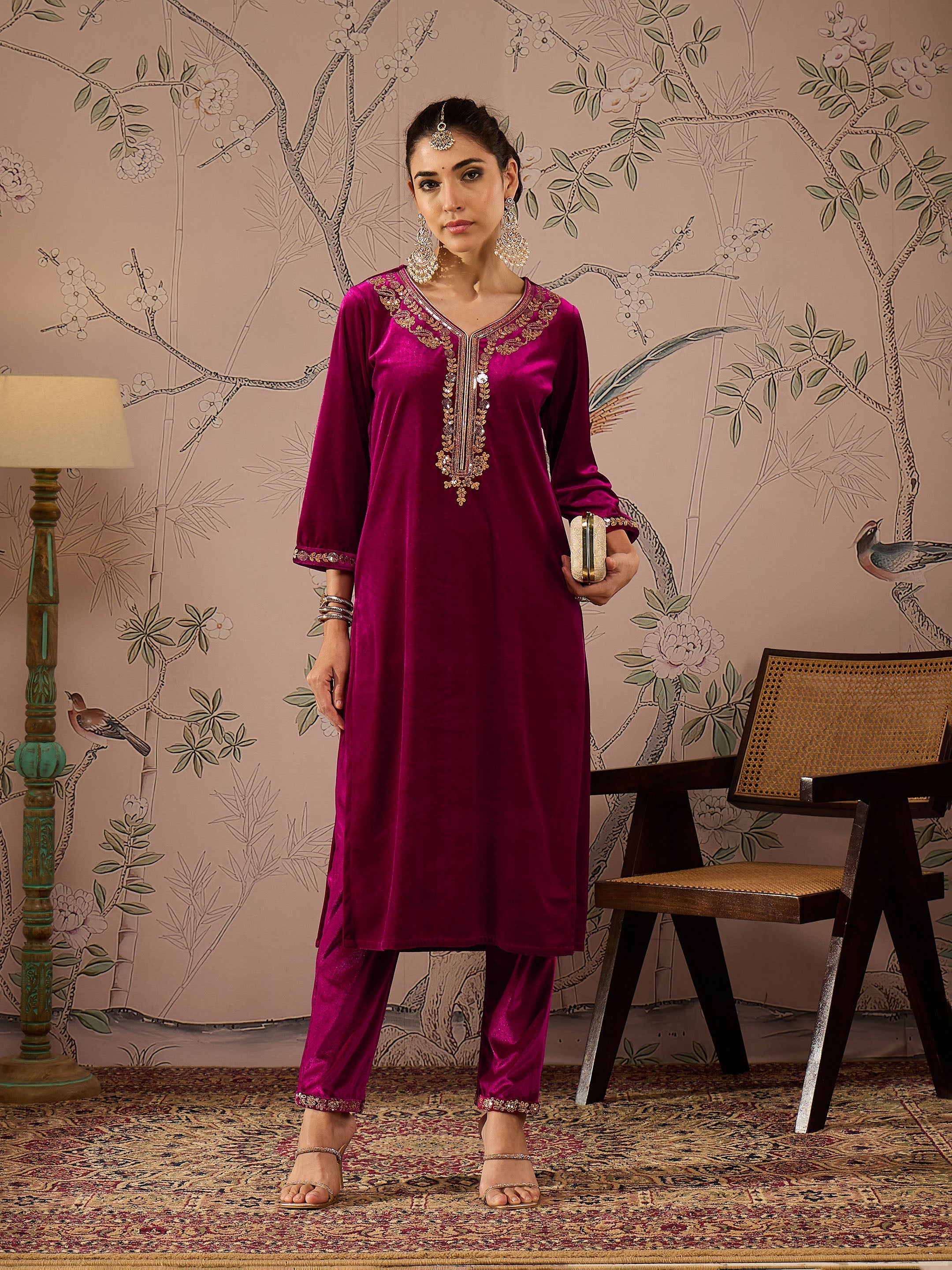 Women Magenta Velvet Hem Embroidered Pencil Pants