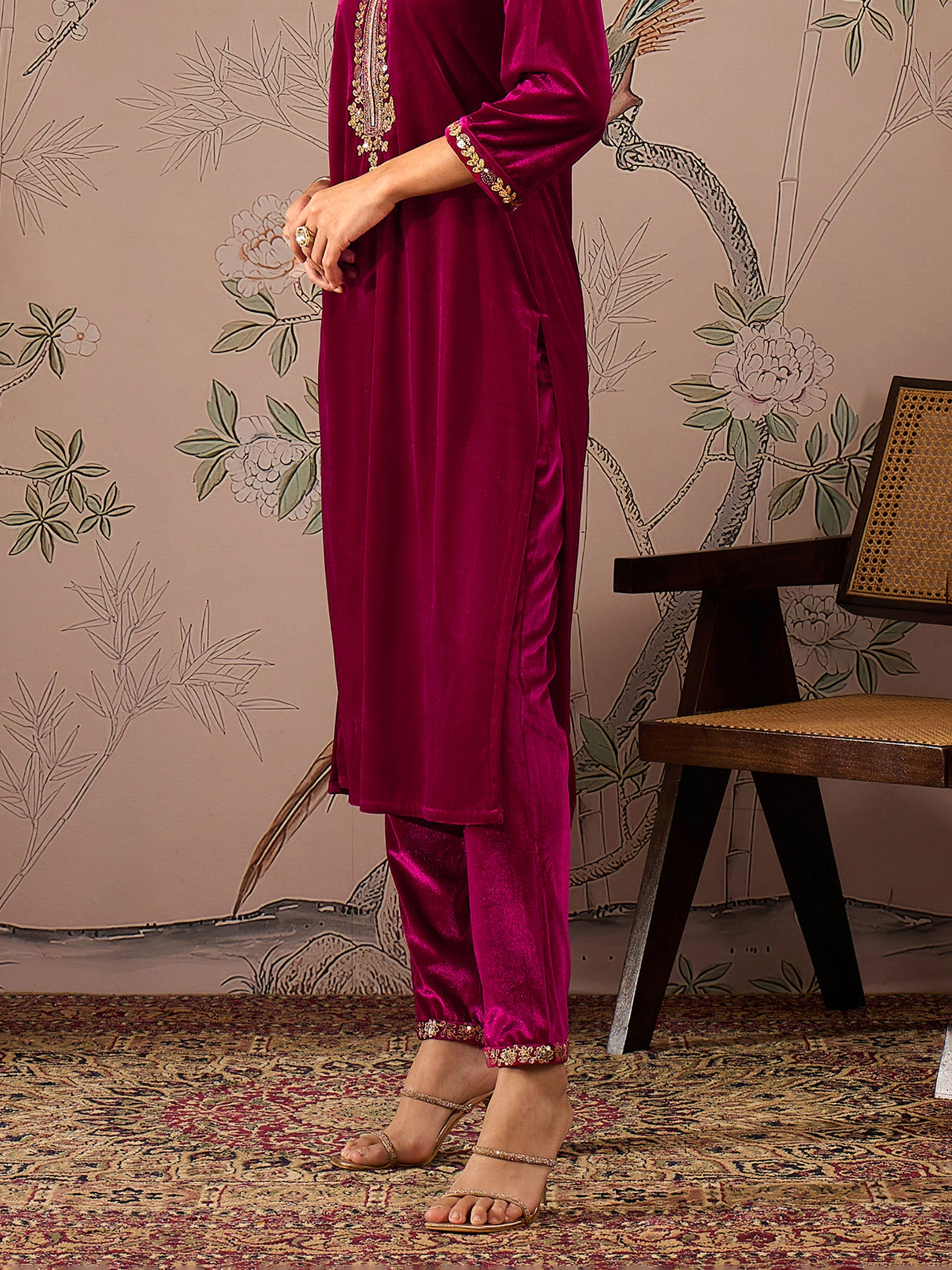 Women Magenta Velvet Hem Embroidered Pencil Pants