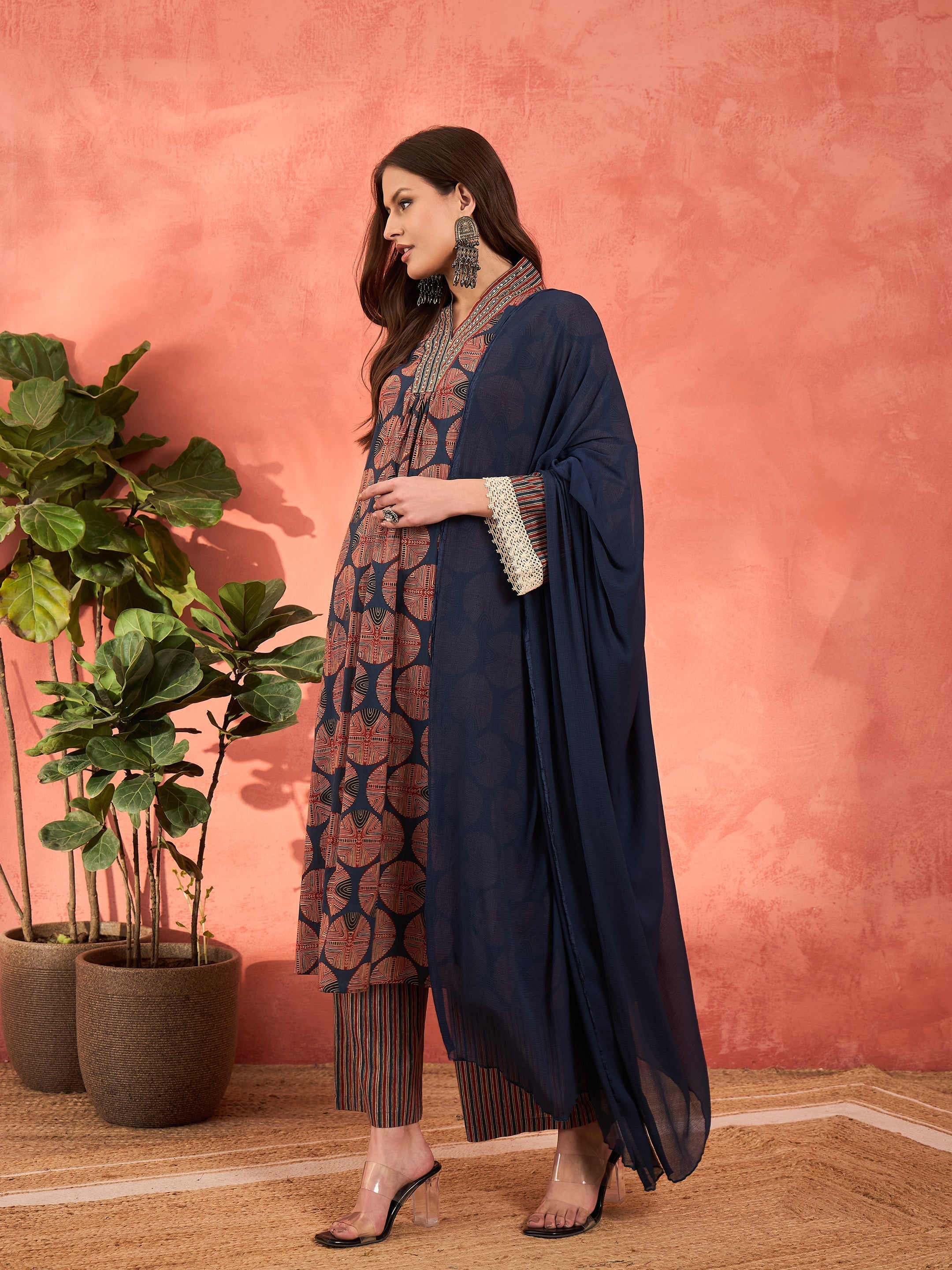 Women Navy Geometric Print Kurta With Pencil Pants & Dupatta