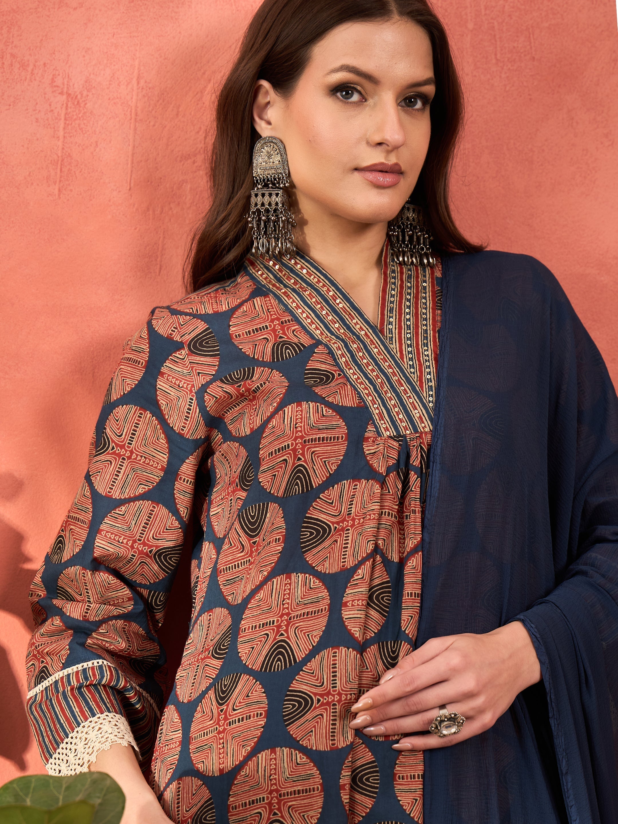 Women Navy Geometric Print Kurta With Pencil Pants & Dupatta