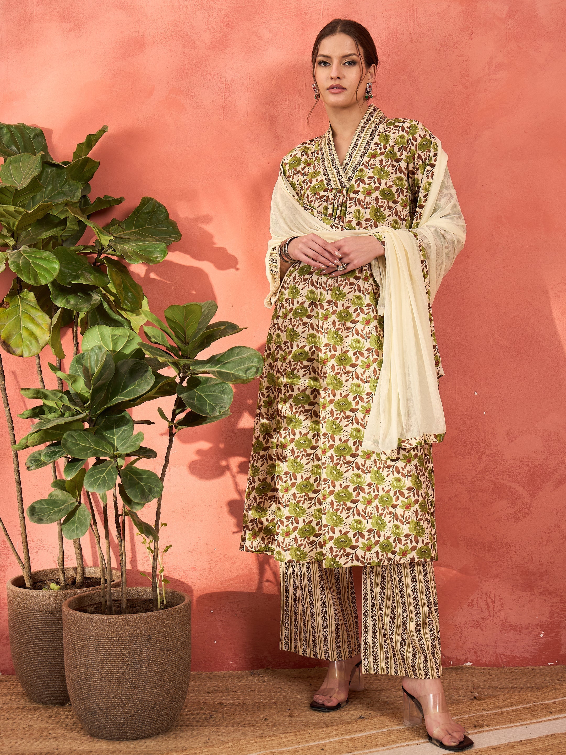 Women Off White & Green Floral Kurta With Pencil Pants & Dupatta