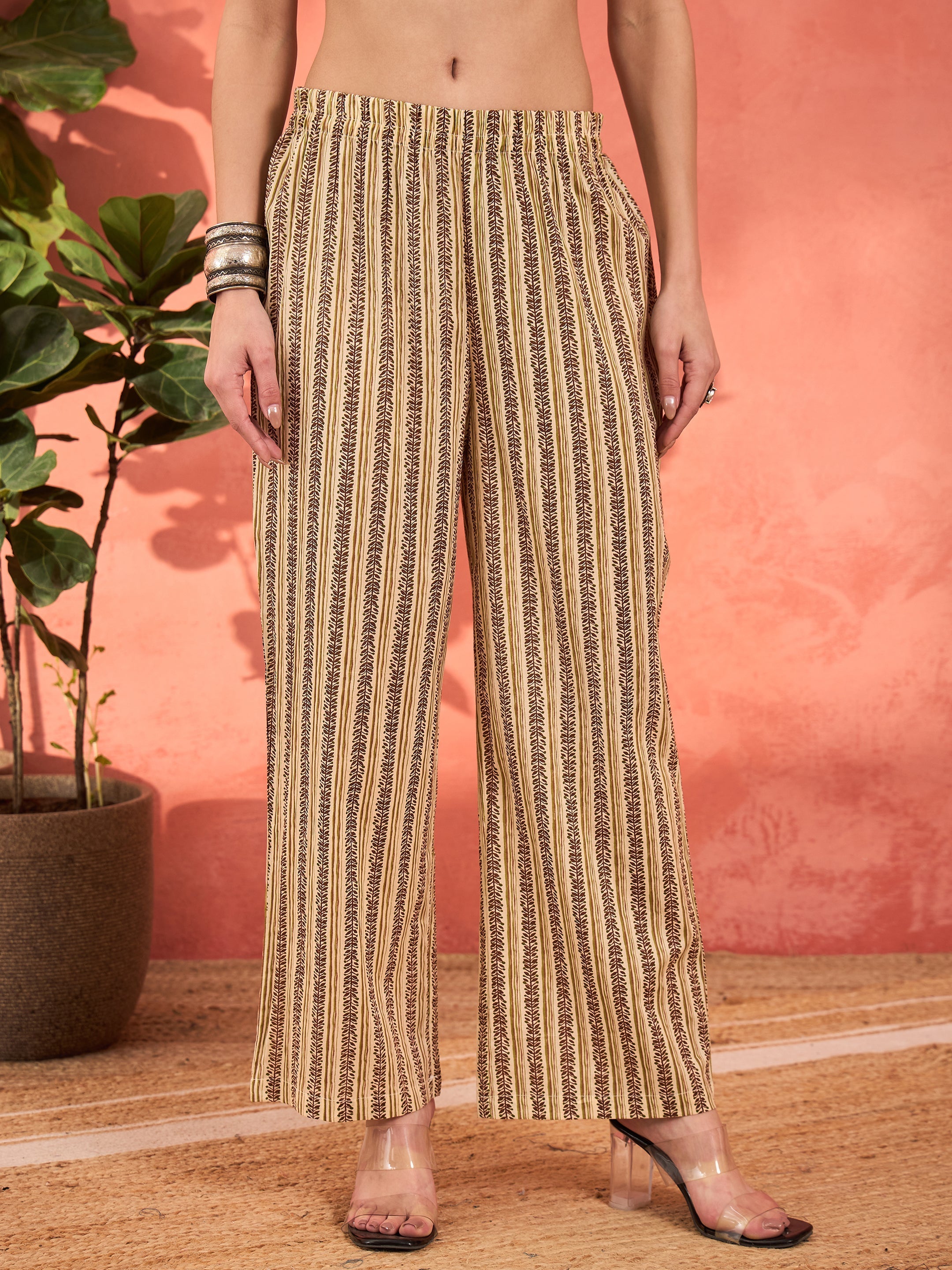Women Off White & Green Floral Kurta With Pencil Pants & Dupatta
