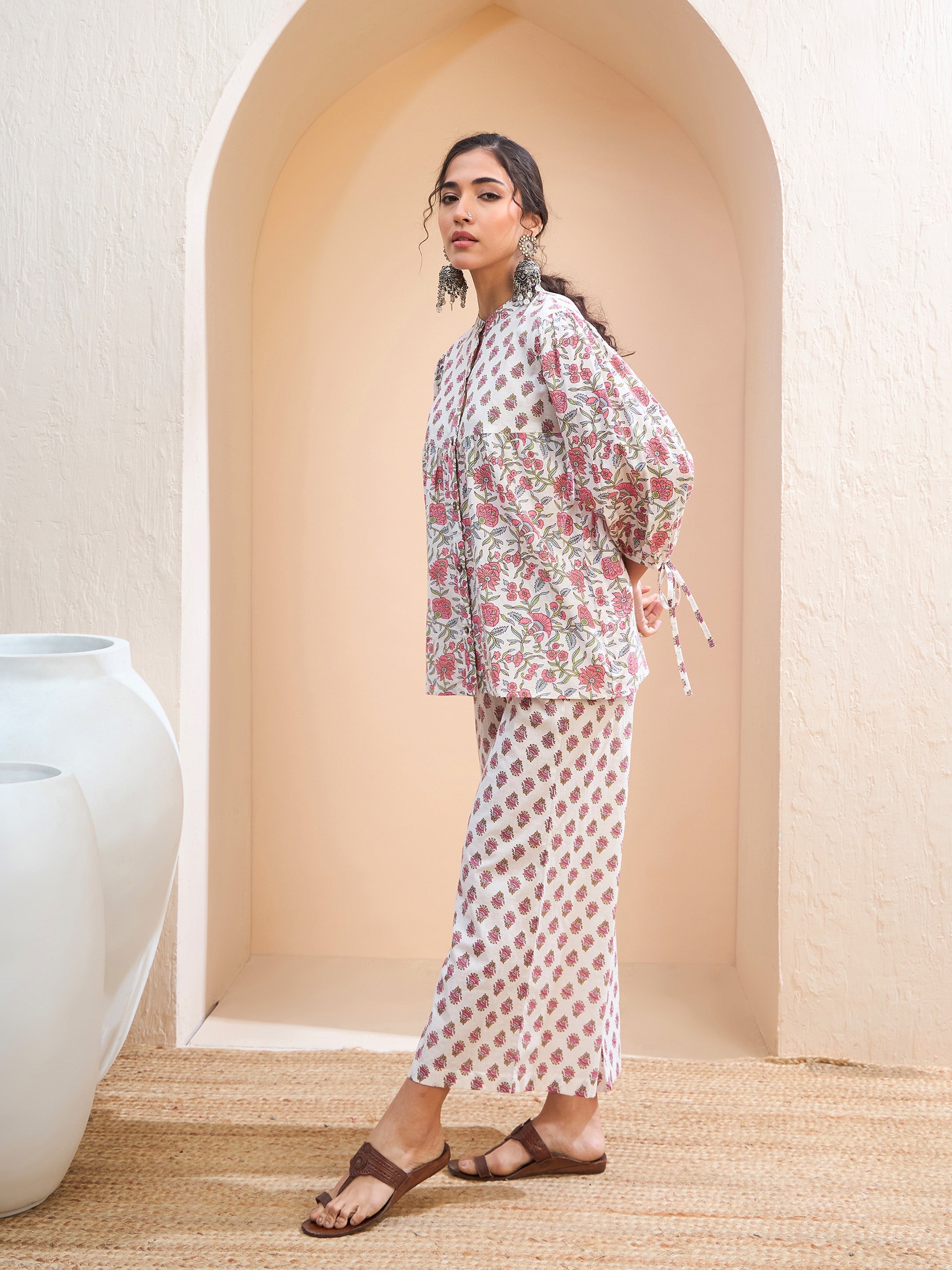 Women White Floral Sleeve Knot Buttonned Kurti