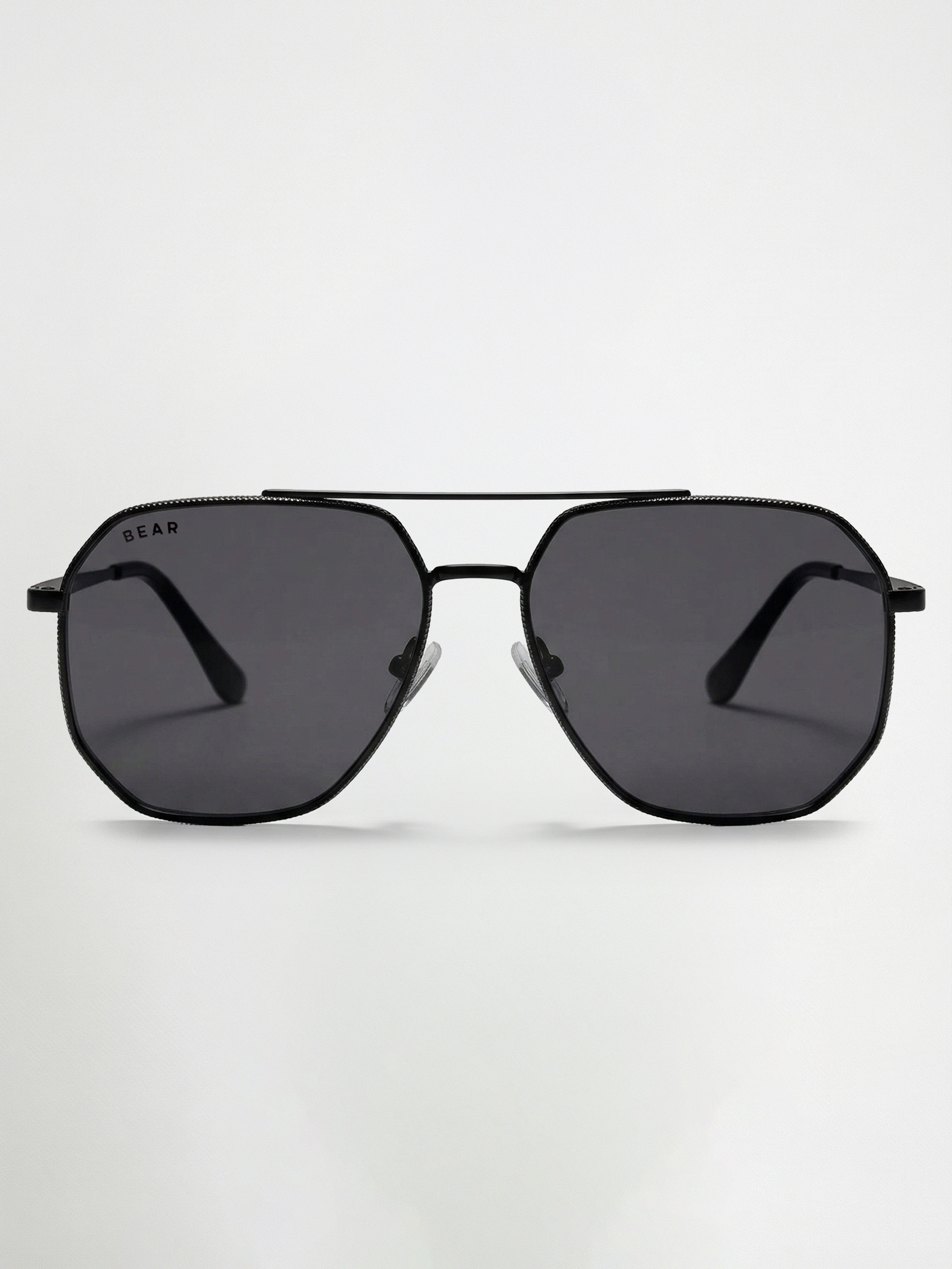 Men Aviator Sunglasses with Black Metal Frame and Smoke Grey-Tinted Lenses