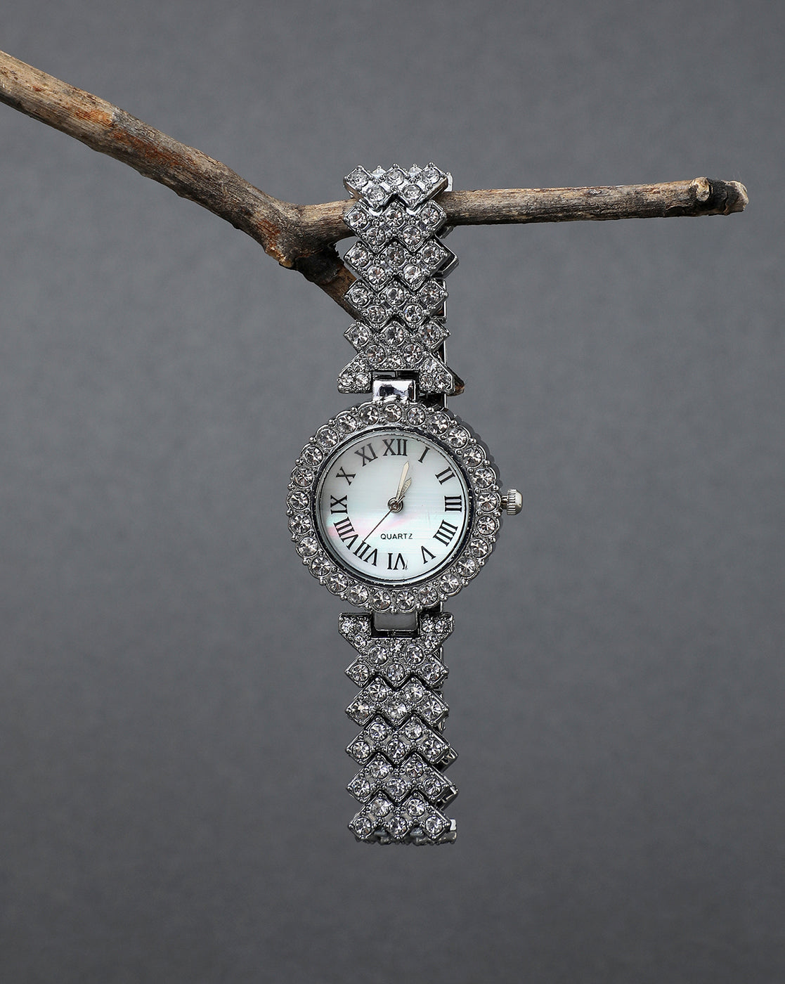 Analog Round Dial With Silver Crystal Stone Metal Strap