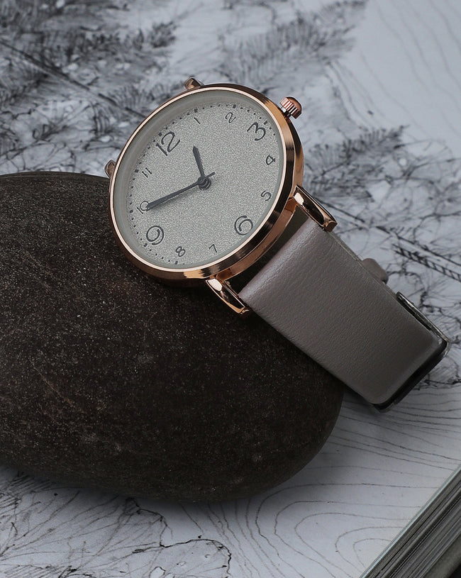 Analog Round Dial With Black Hour Marker