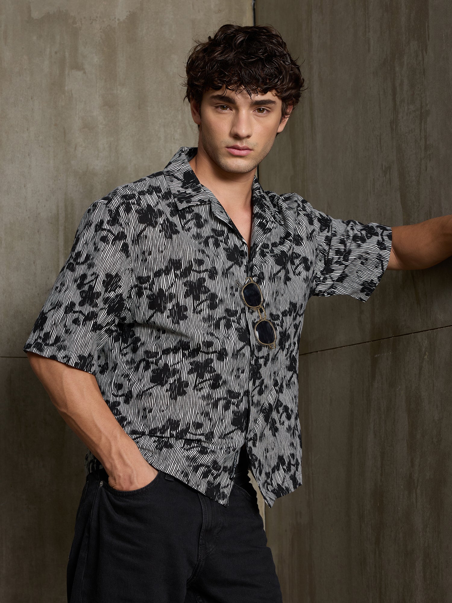 Men Black Floral Print Relaxed Casual Shirt