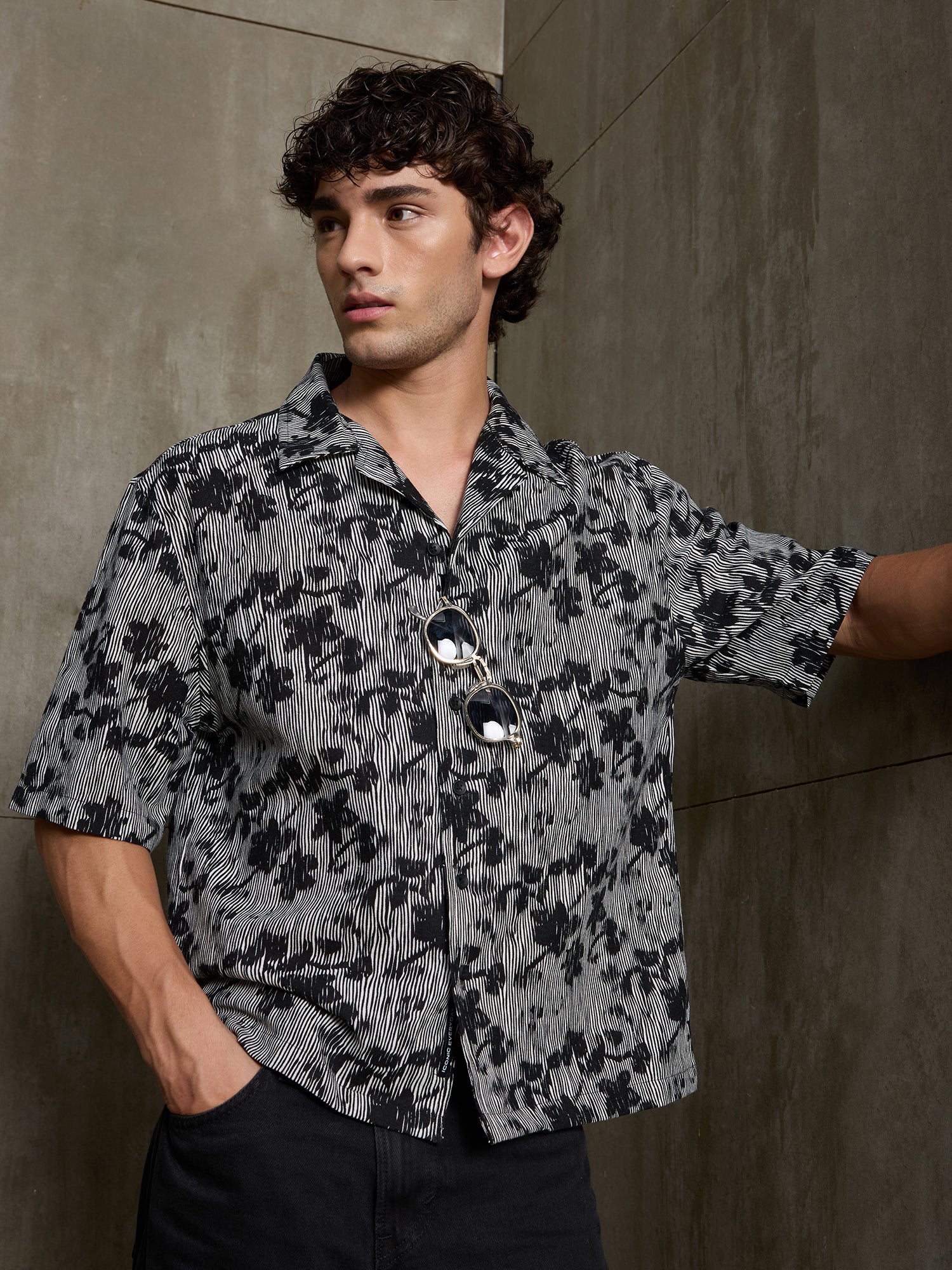 Men Black Floral Print Relaxed Casual Shirt