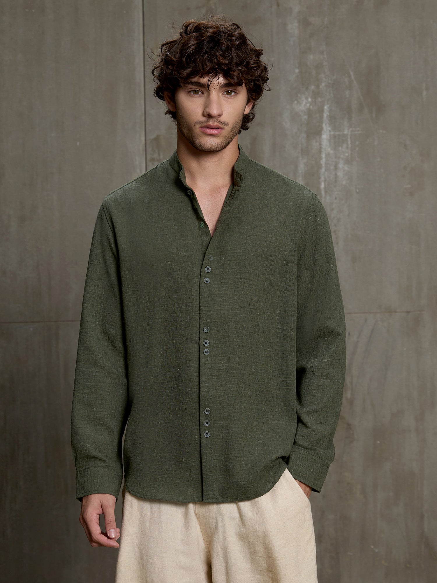 Men Dark Green Solid Relaxed Fit Casual Shirt