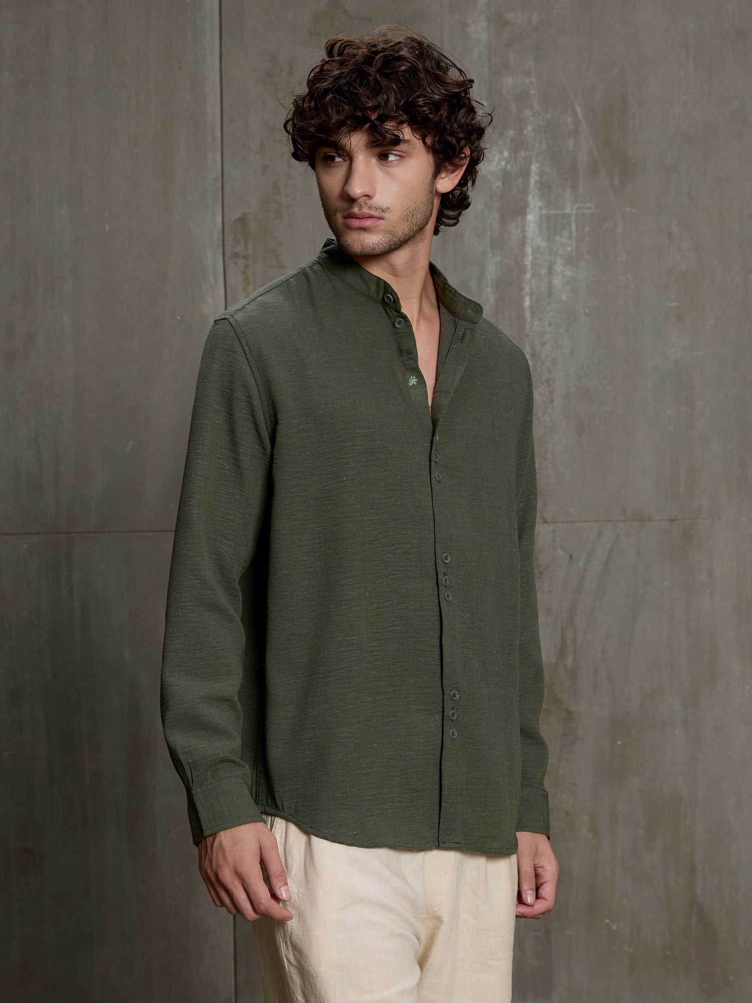 Men Dark Green Solid Relaxed Fit Casual Shirt