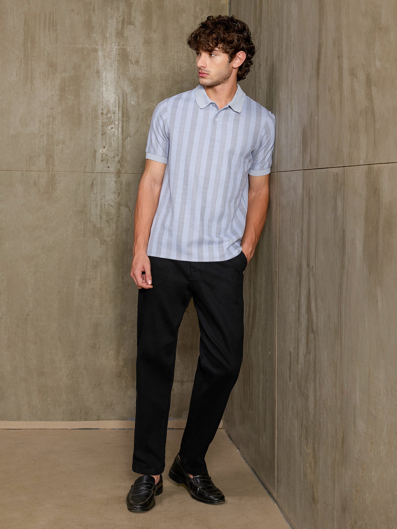 Men Black Solid Regular Fit Half Sleeve T-Shirt
