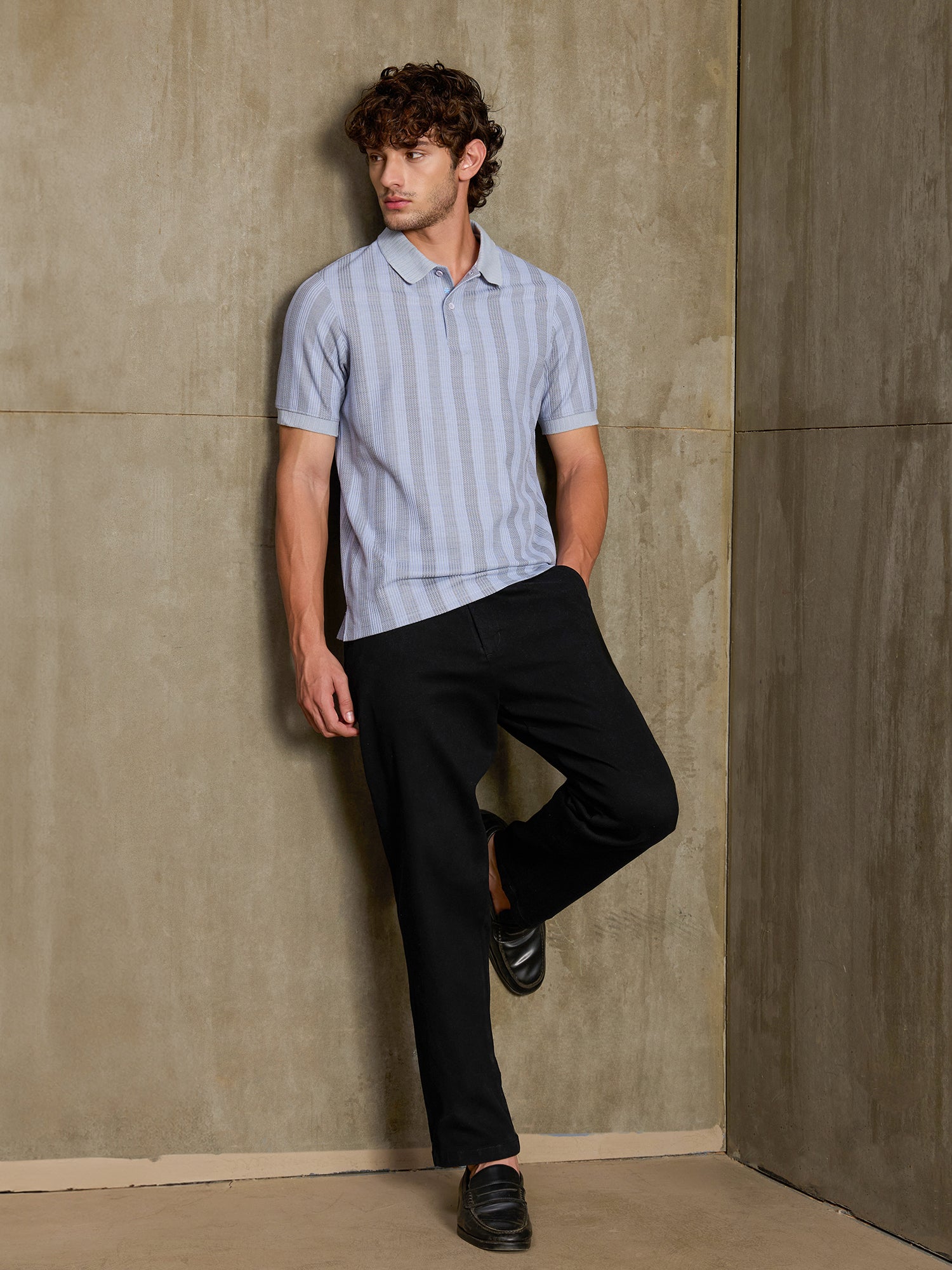 Men Black Solid Regular Fit Half Sleeve T-Shirt