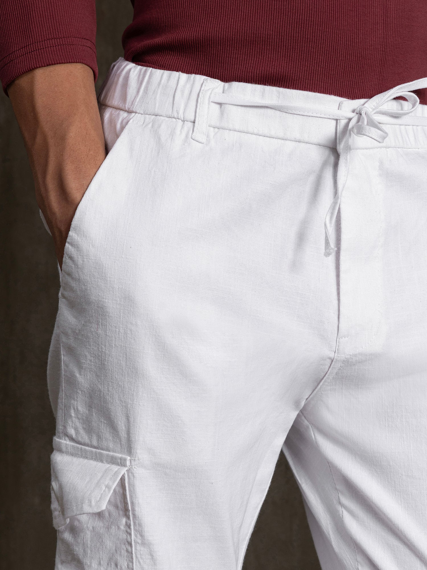 Men White Solid Relaxed Fit Casual Trousers