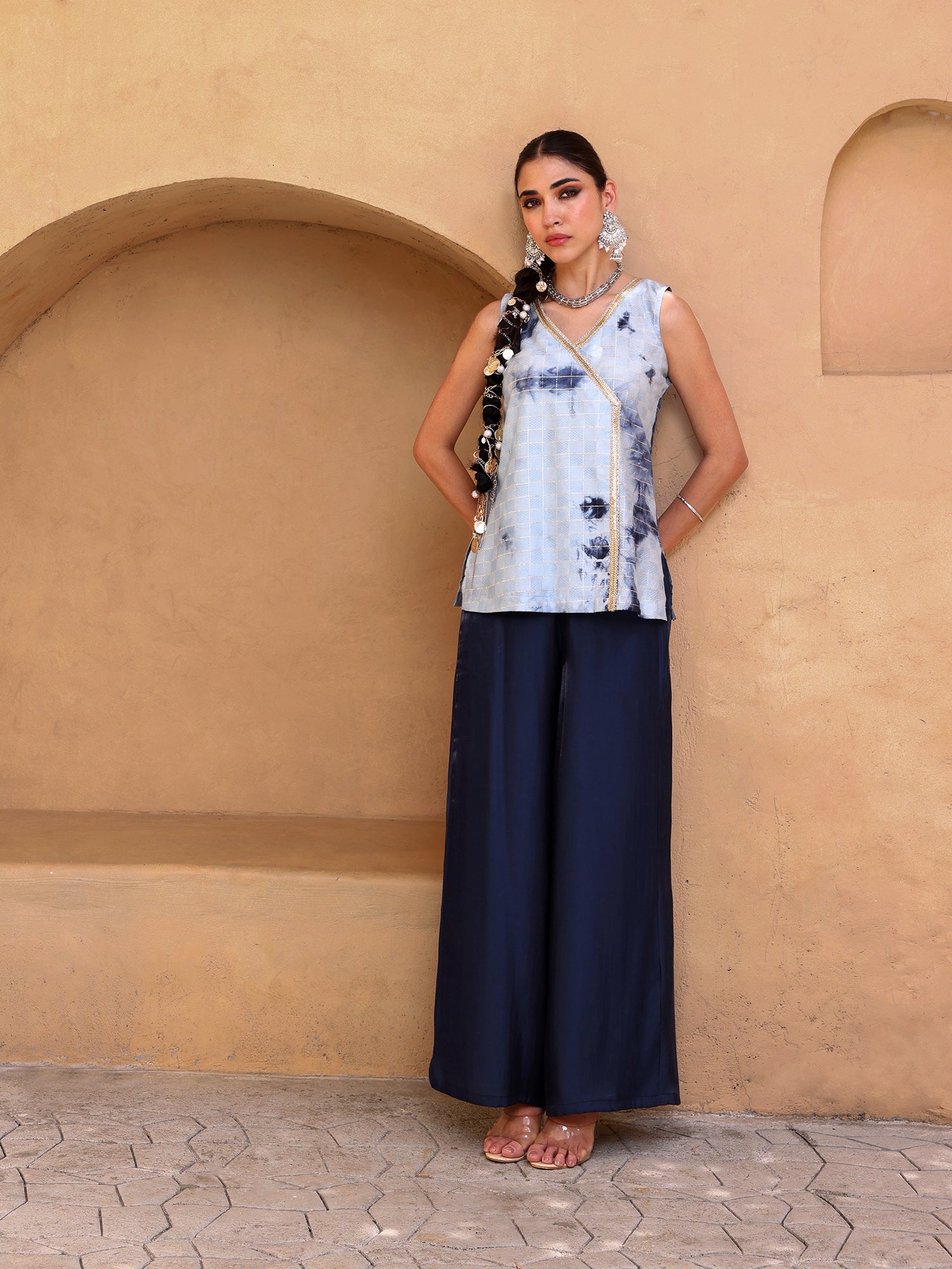Women Light Blue Tie-Dye Sleeveless Polysilk Kurta Palazzo Set