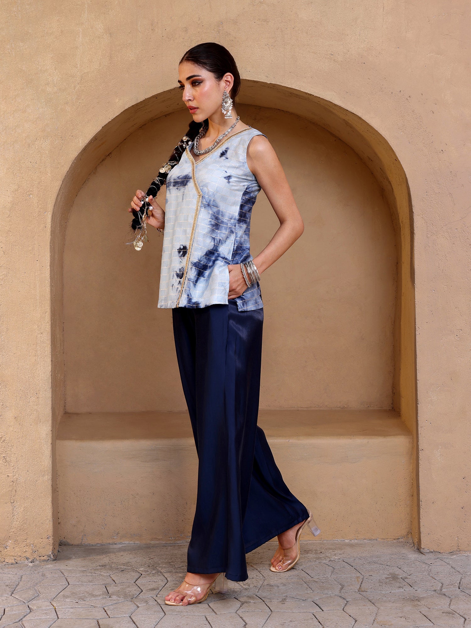 Women Light Blue Tie-Dye Sleeveless Polysilk Kurta Palazzo Set