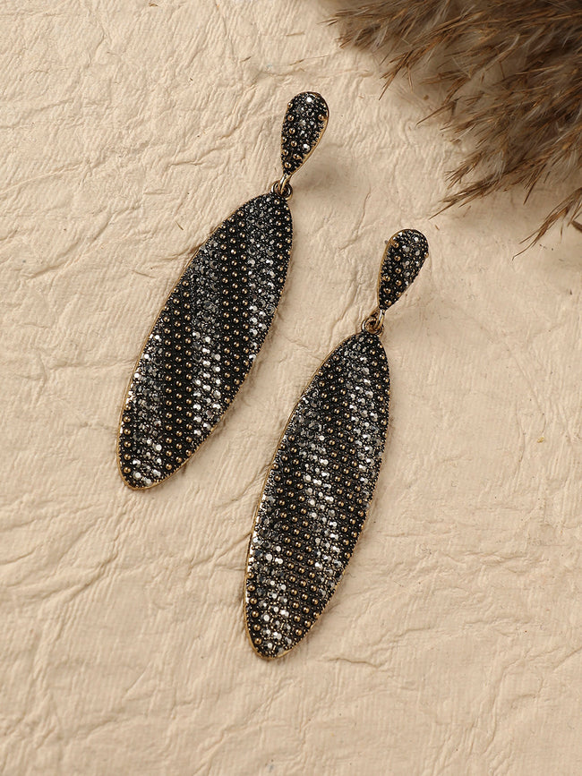 Women Contrast Intricate Oval Drop Earrings