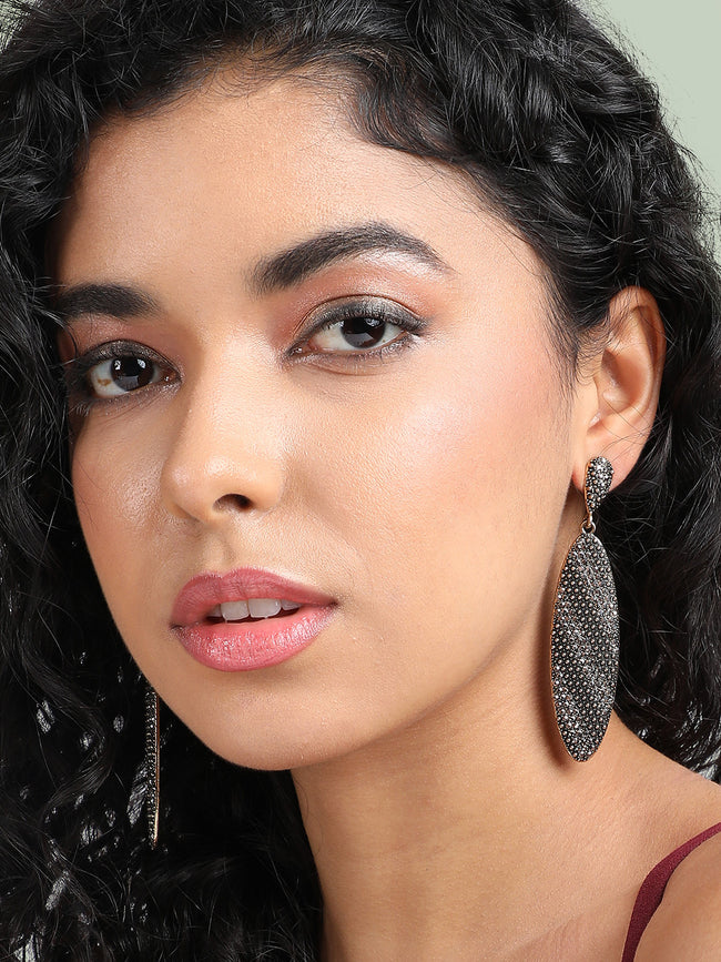 Women Contrast Intricate Oval Drop Earrings