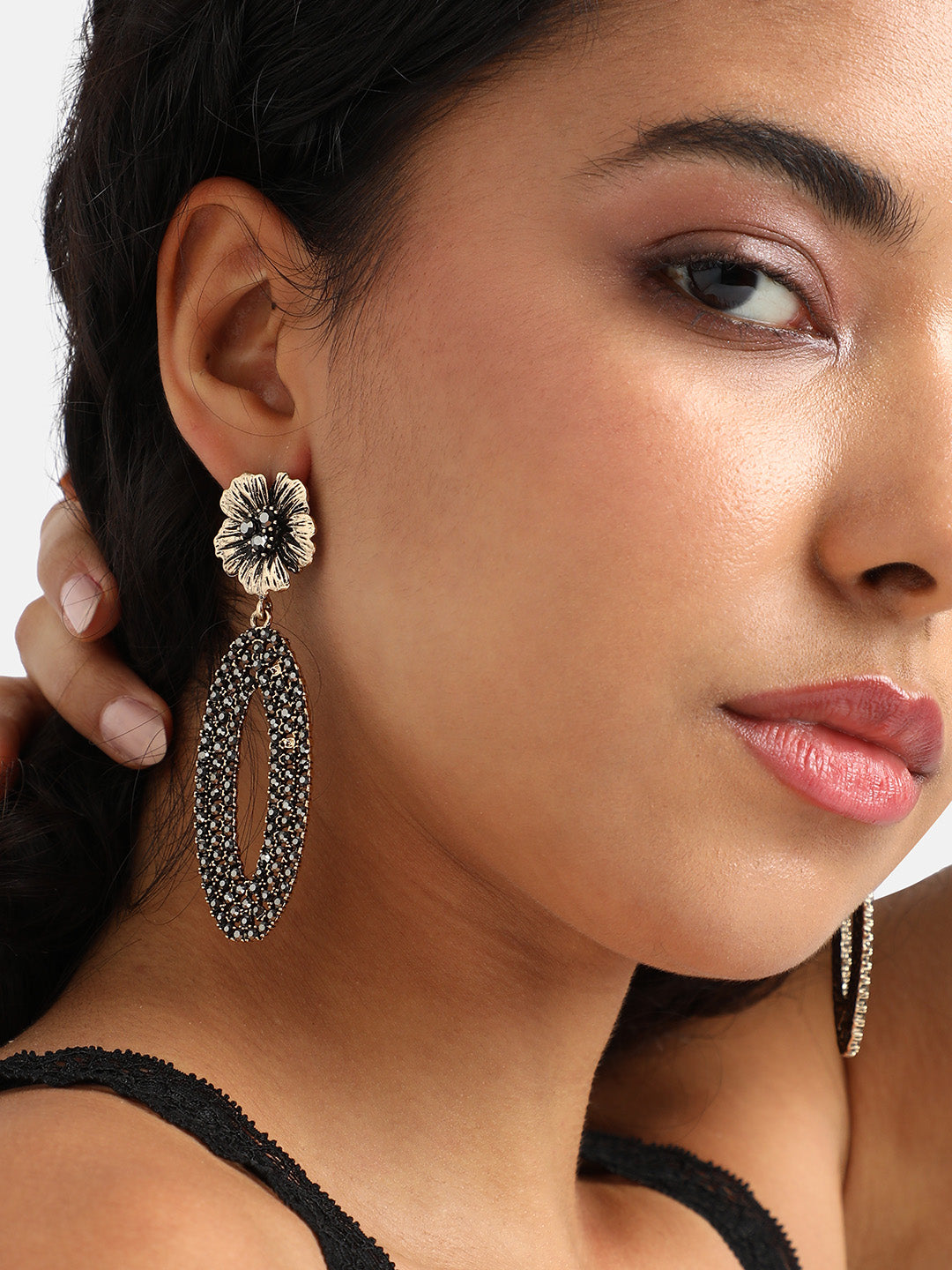 Women Daisy Oval Halo Drop Earringss