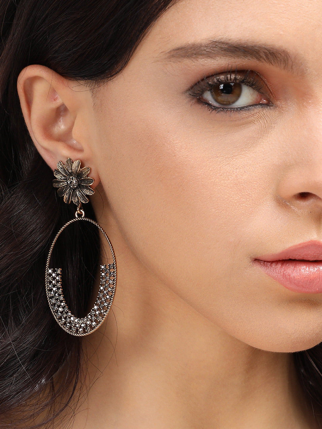 Women Crystal Oval Daisy Drop Earrings