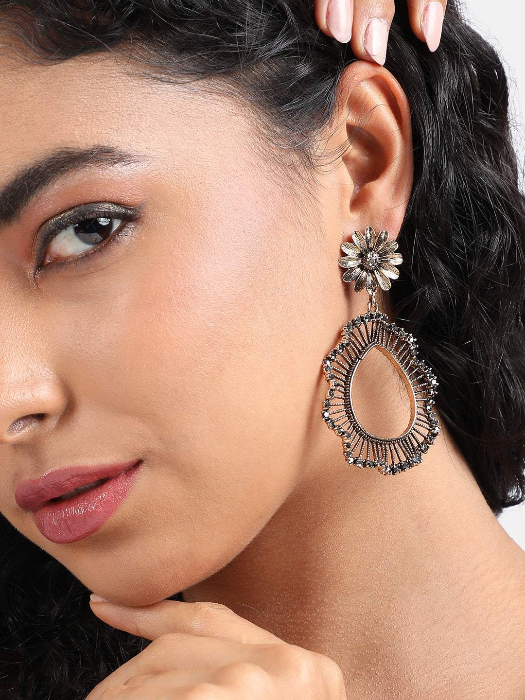 Women Daisy Teardrop Swirl Drop Earringss