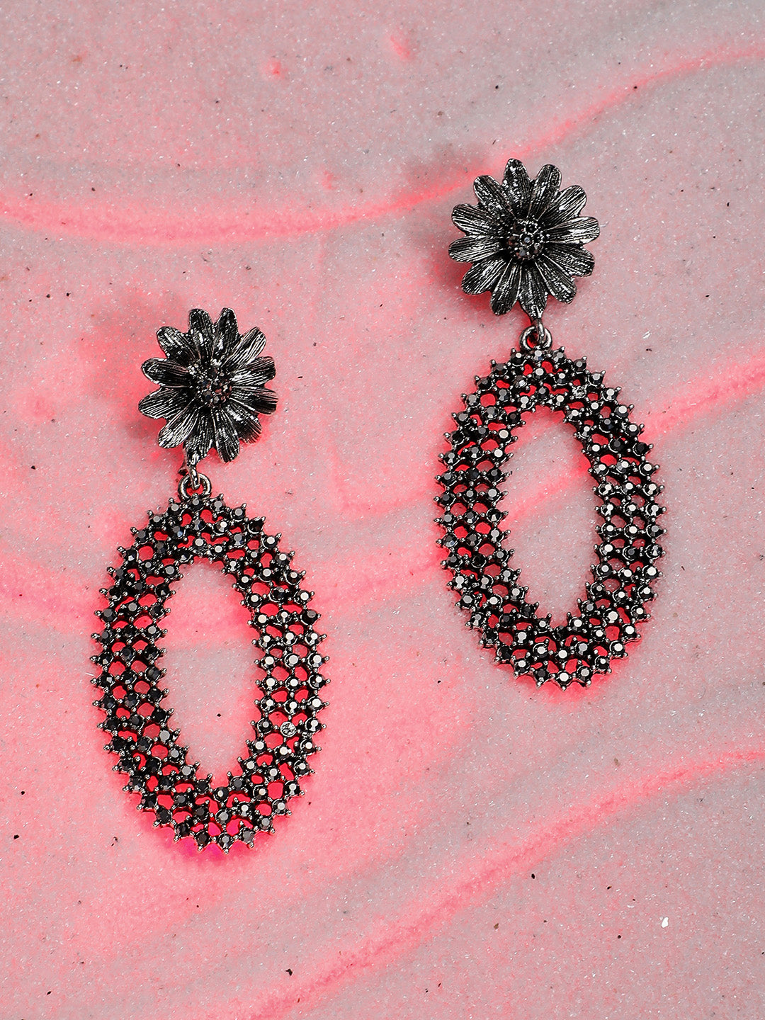 Women Oval Intricate Daisy Drop Earringss