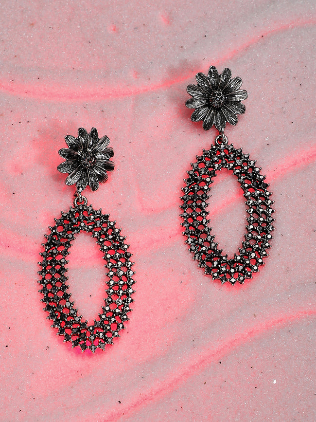 Women Oval Intricate Daisy Drop Earringss