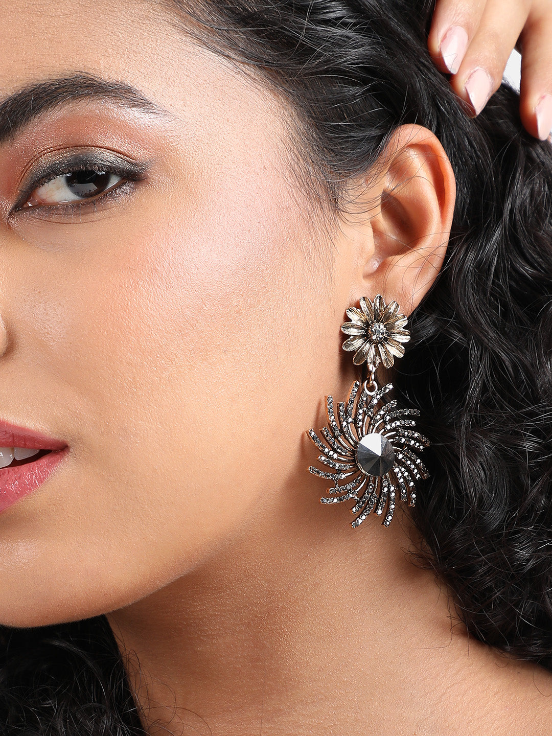 Women Crystal Daisy Swirl Drop Earringss