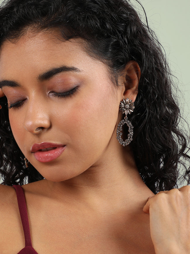 Women Daisy Intricate Oval Drop Earringss
