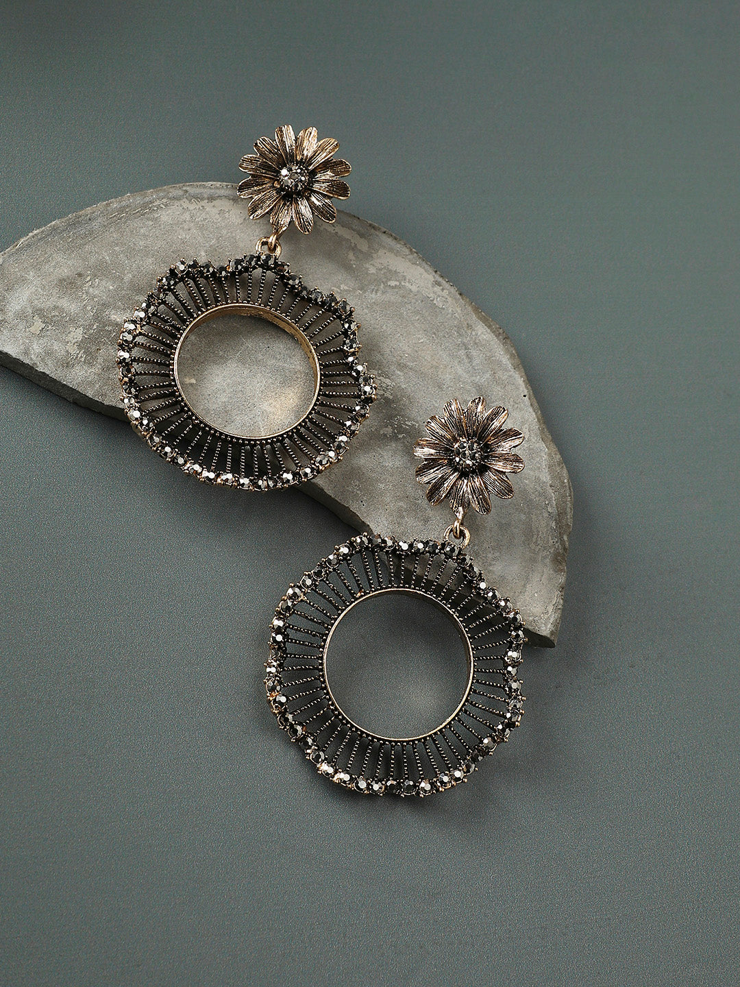 Women Daisy Circular Swirl Drop Earringss