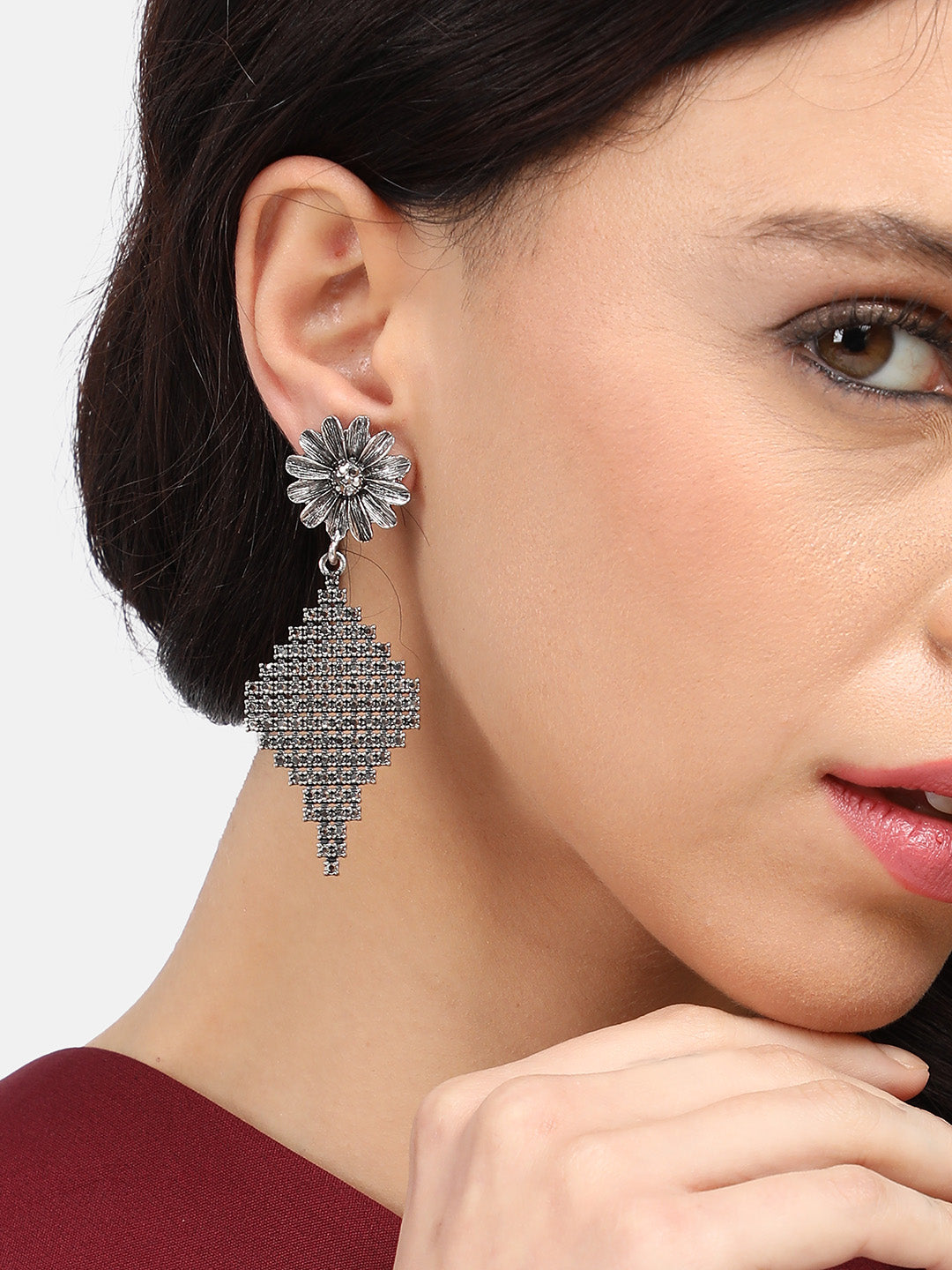 Women Intricate Curve Daisy Drop Earrings