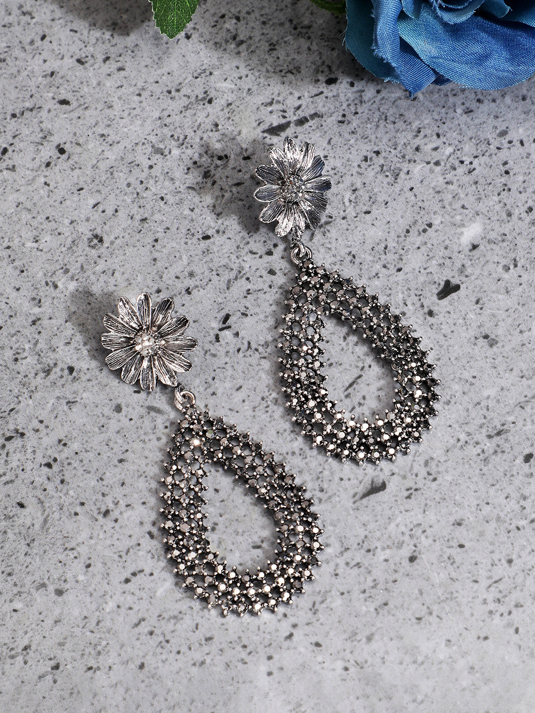 Women Intricate Antique Teardrop Drop Earringss