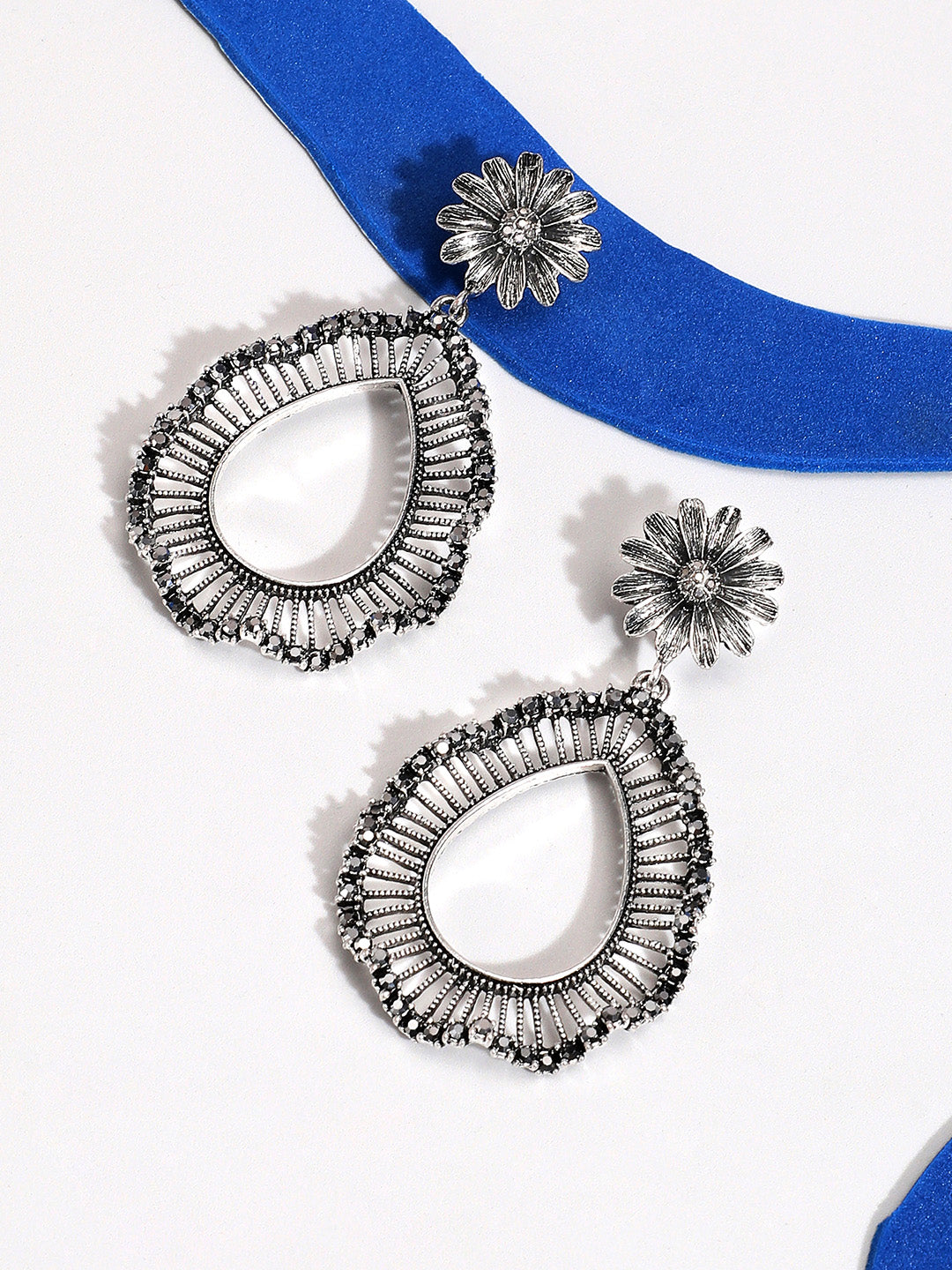 Women Daisy Teardrop Swirl Drop Earringss