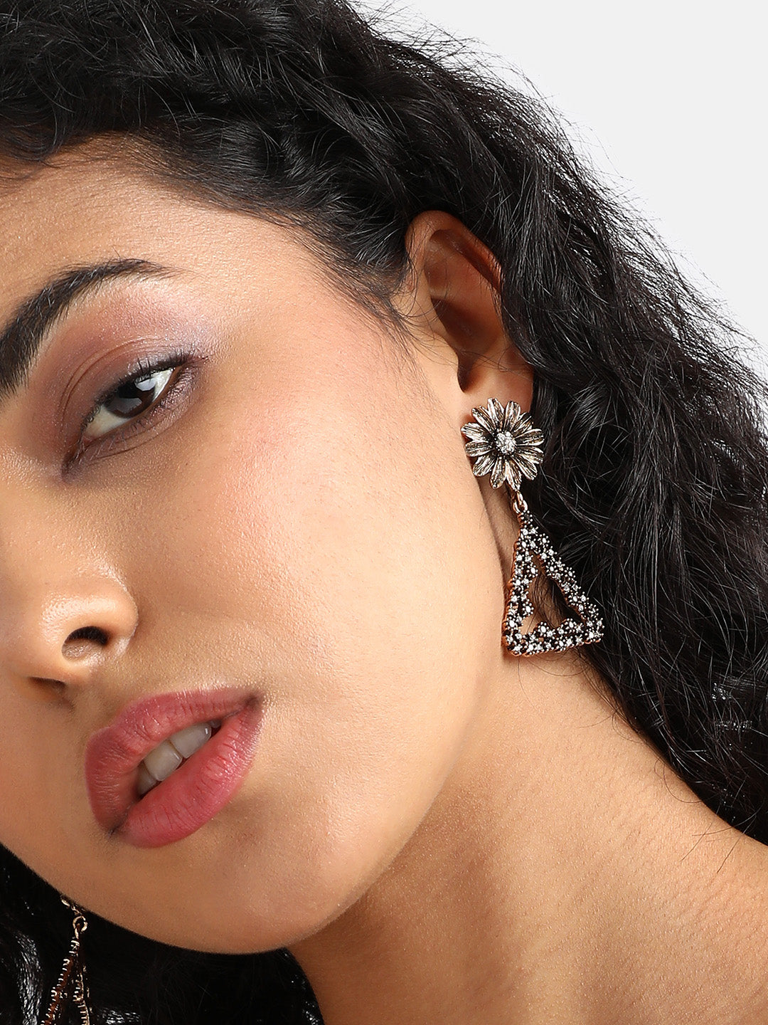 Women Intricate Daisy Triangle Drop Earringss