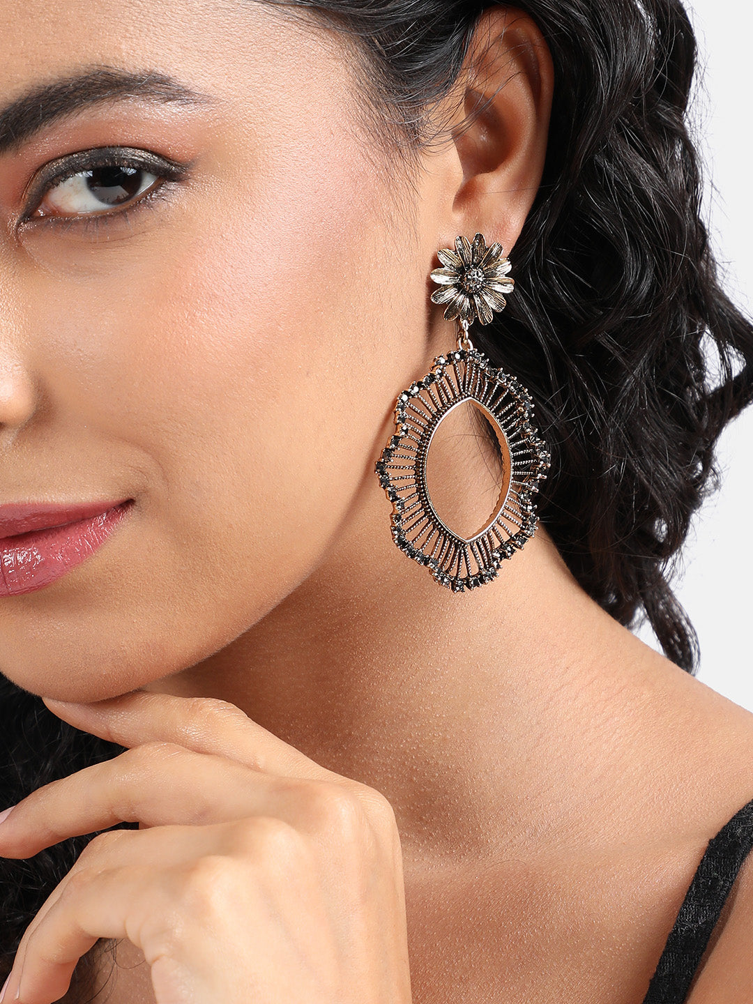 Women Daisy Eye Swirl Drop Earringss