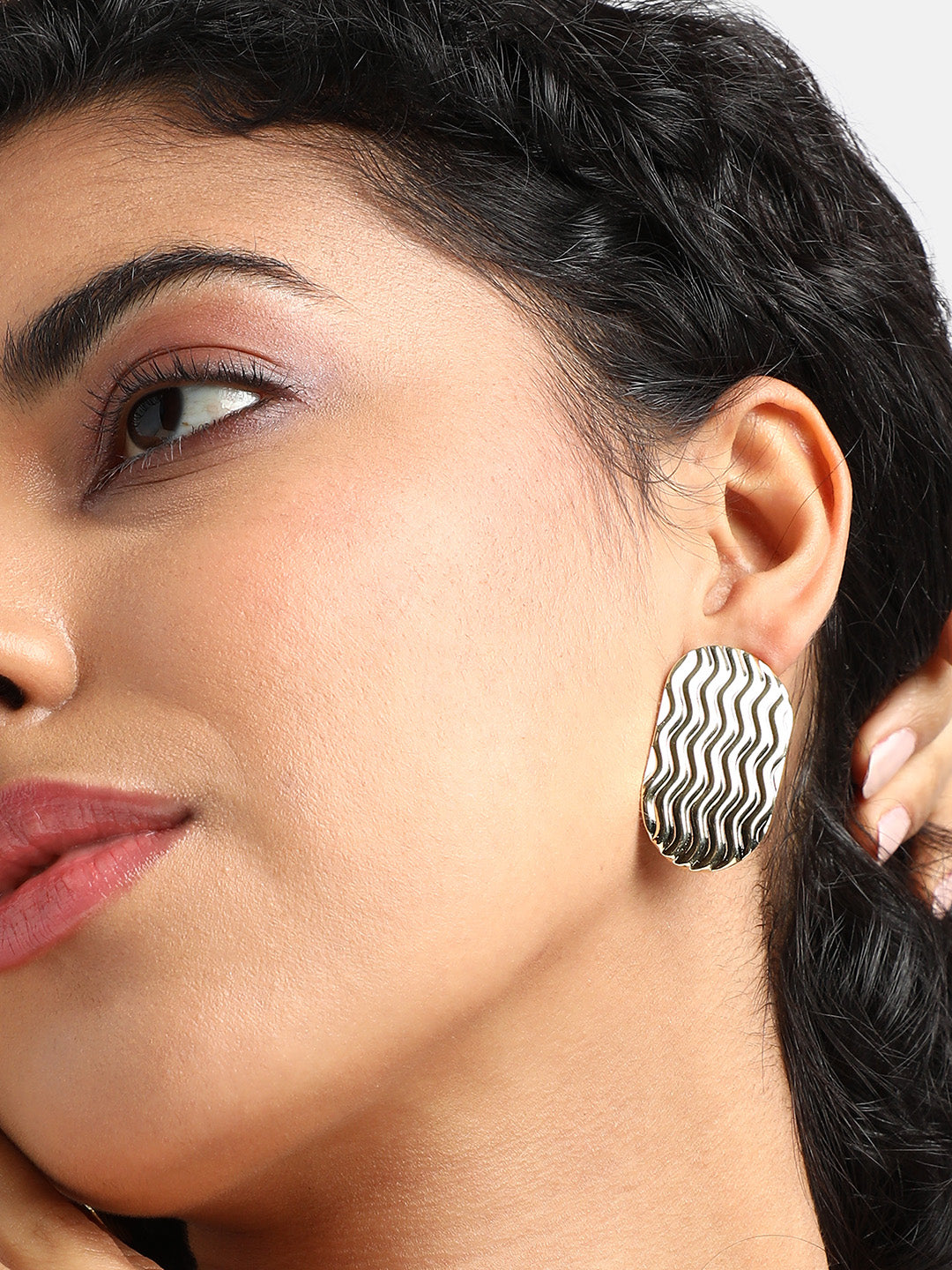 Women Zig-Zag Circular Stud Earrings
